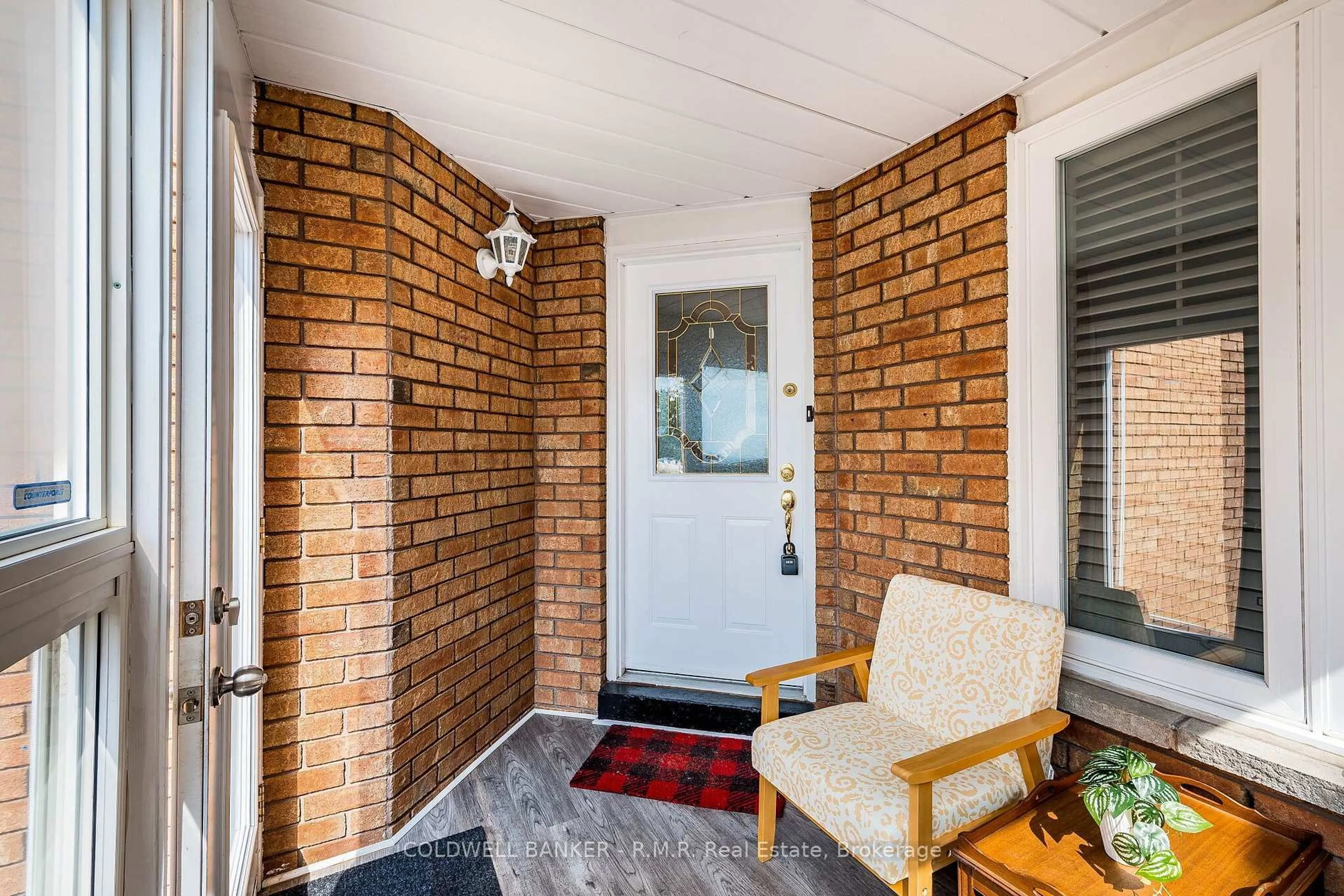Unknown for 292 Ukraine Rd, Mississauga Ontario L5B 3W6