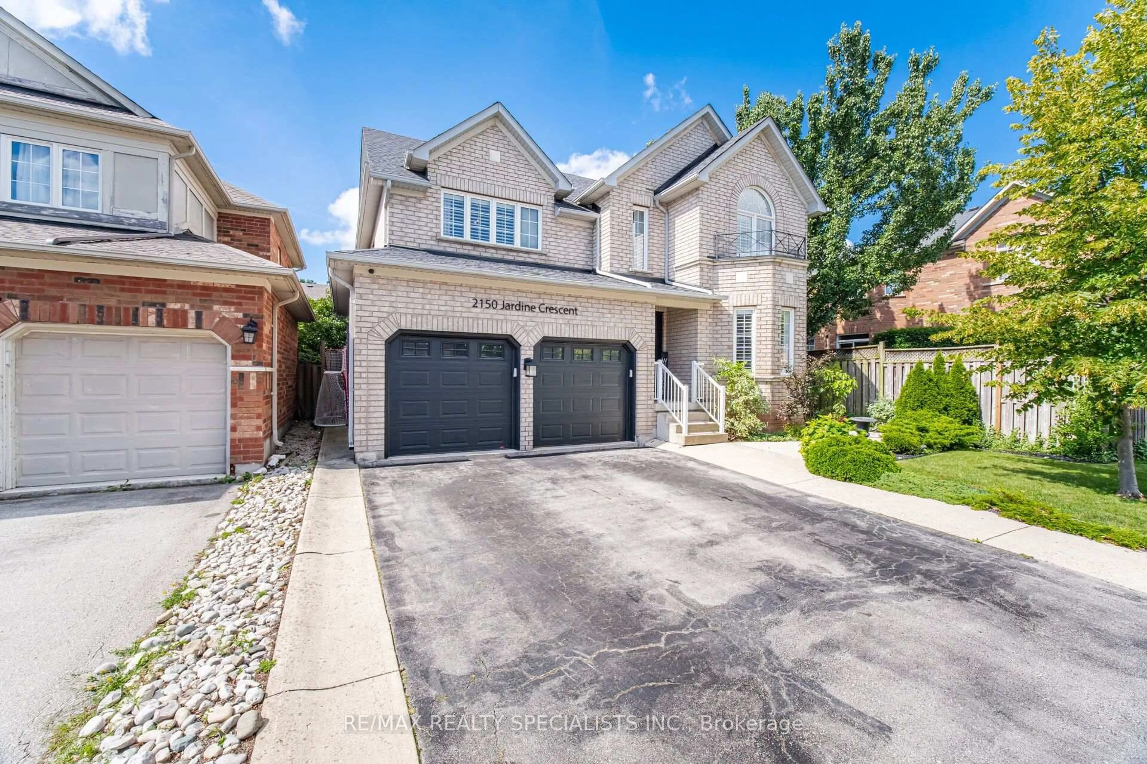 Home with brick exterior material, street for 2150 Jardine Cres, Burlington Ontario L7L 7K1