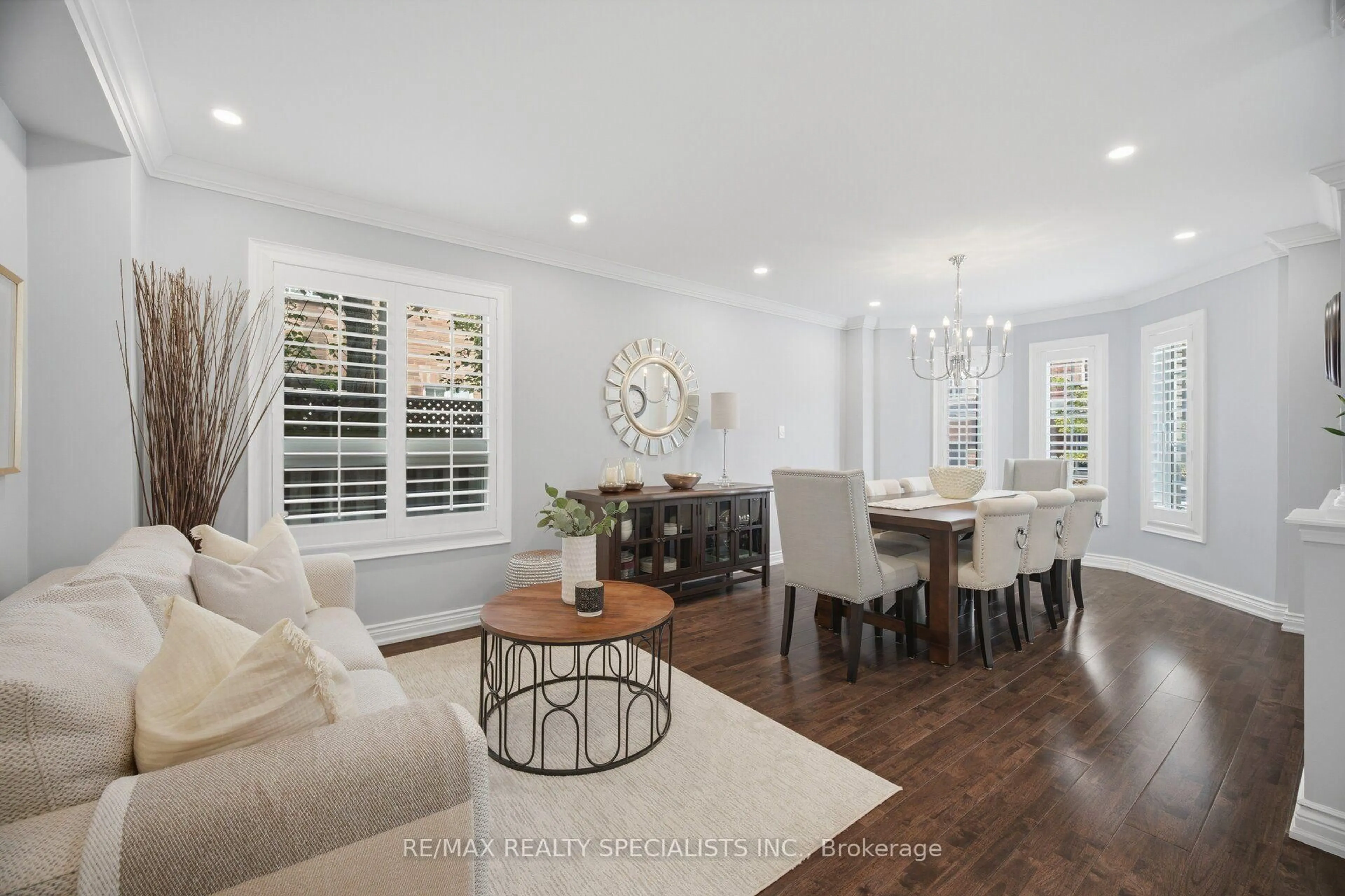 Living room with furniture, wood/laminate floor for 2150 Jardine Cres, Burlington Ontario L7L 7K1