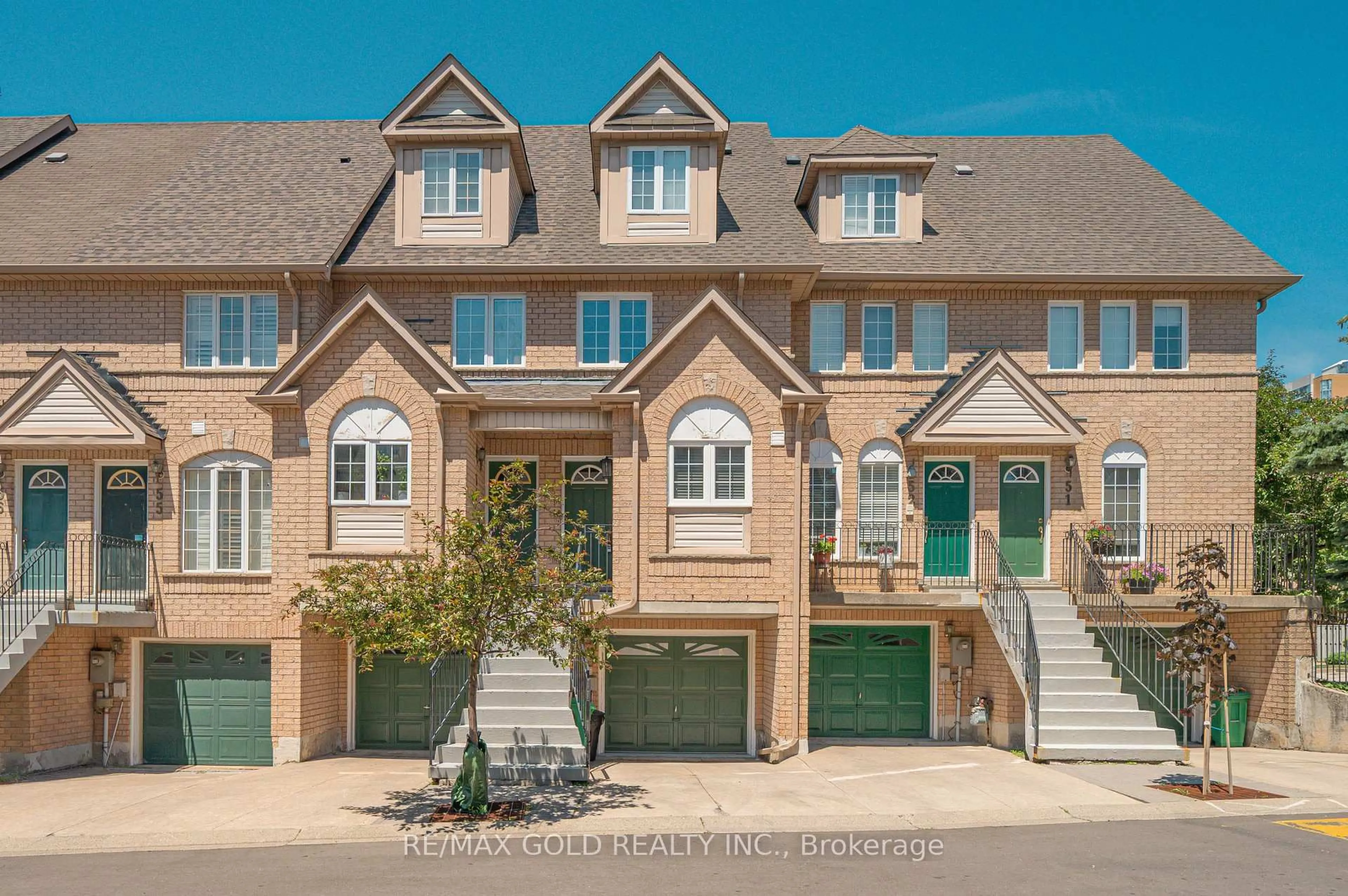 A pic from outside/outdoor area/front of a property/back of a property/a pic from drone, street for 80 Strathaven Dr #53, Mississauga Ontario L5R 3V9