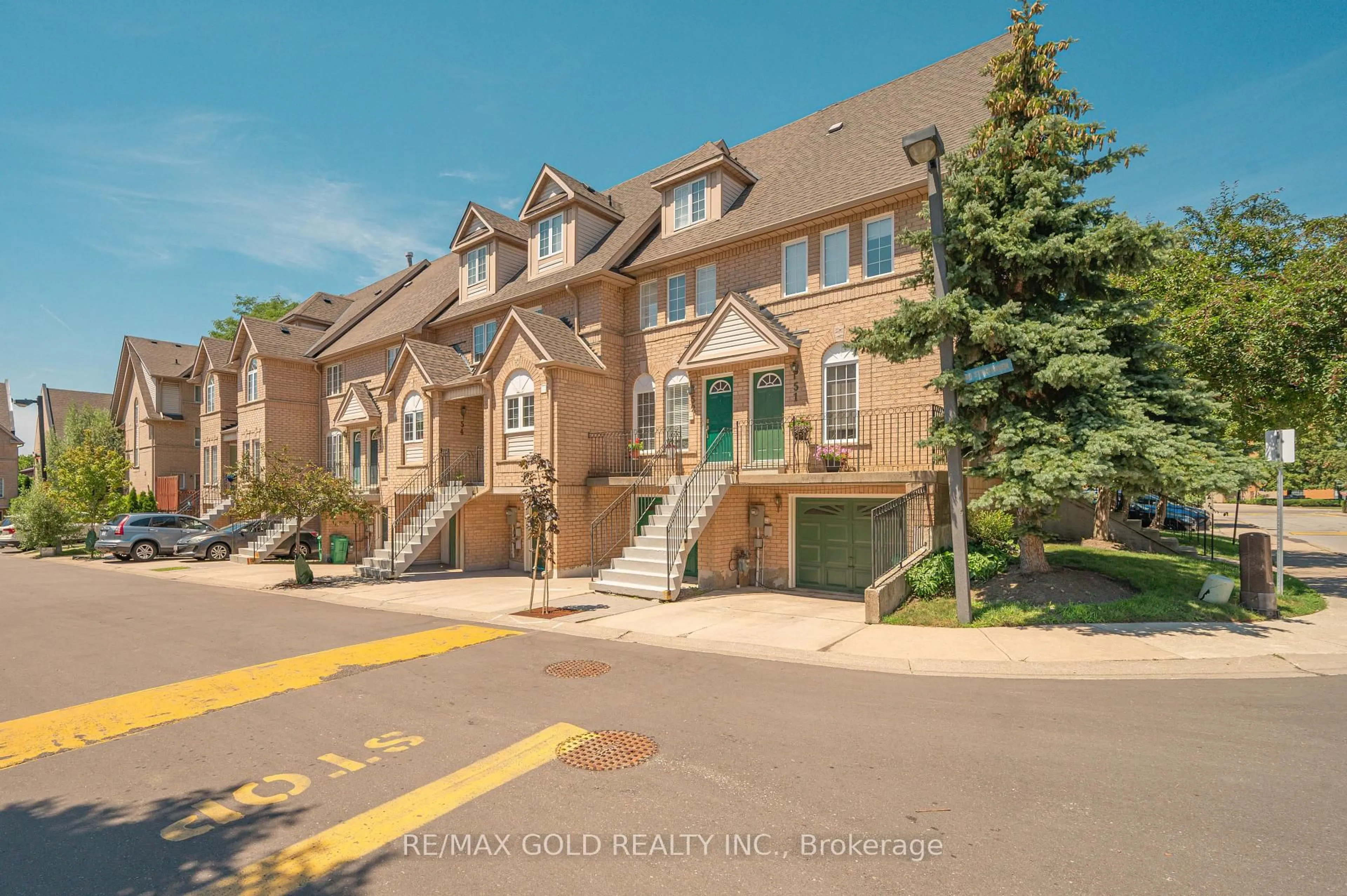 A pic from outside/outdoor area/front of a property/back of a property/a pic from drone, street for 80 Strathaven Dr #53, Mississauga Ontario L5R 3V9