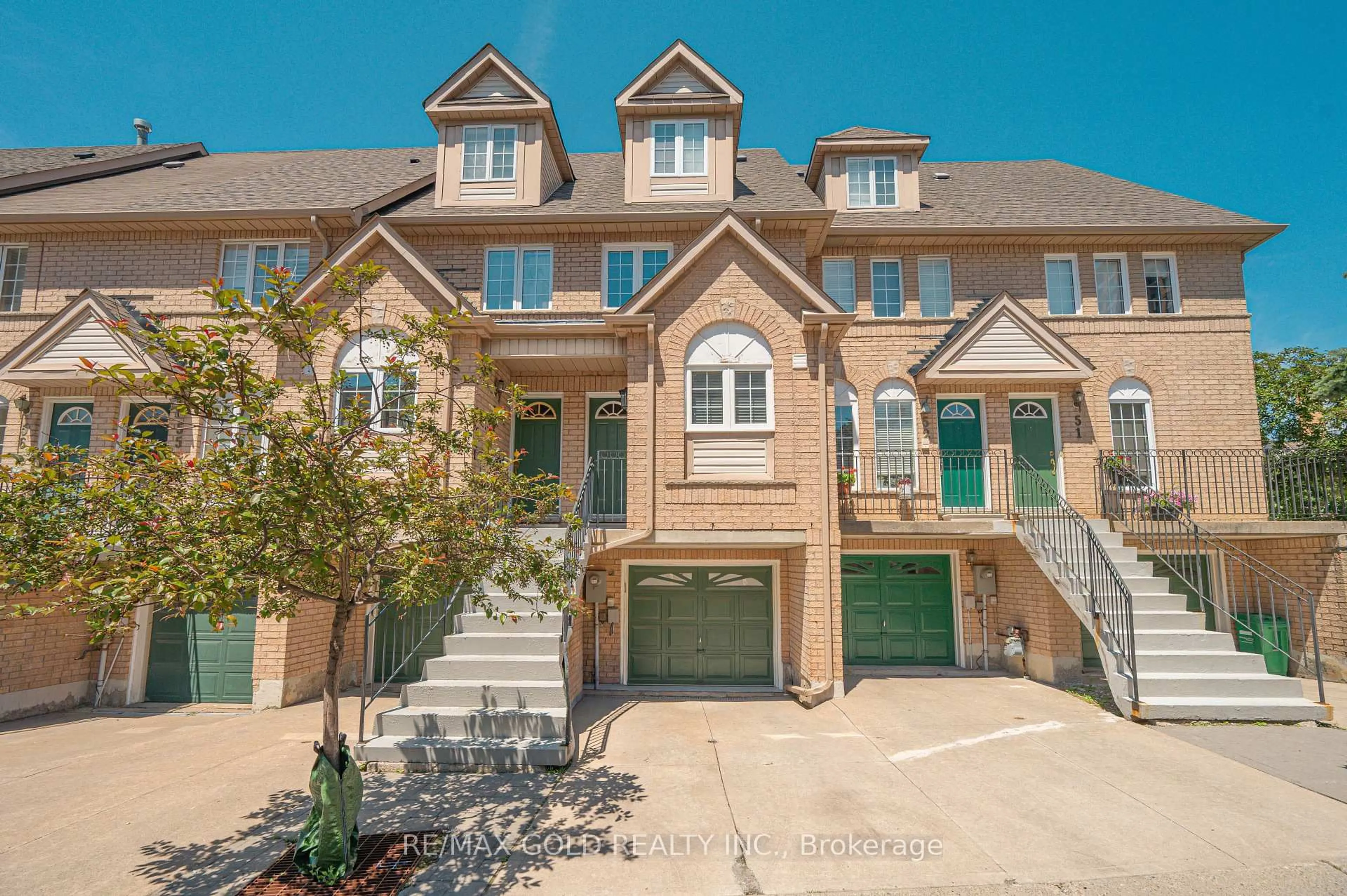 Home with brick exterior material, street for 80 Strathaven Dr #53, Mississauga Ontario L5R 3V9