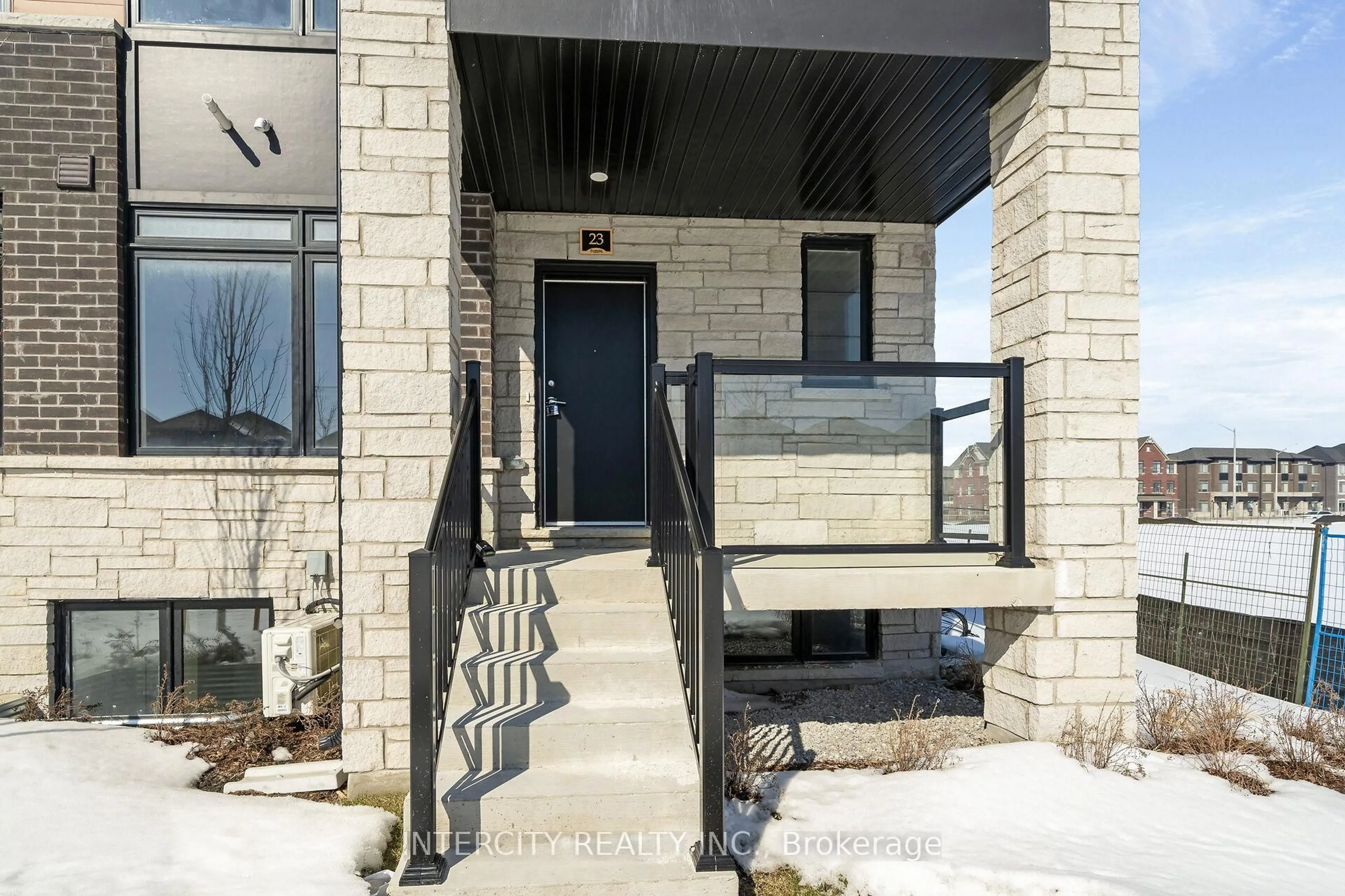 Indoor entryway for 23 Vibrant Way, Caledon Ontario L7C 1Z9