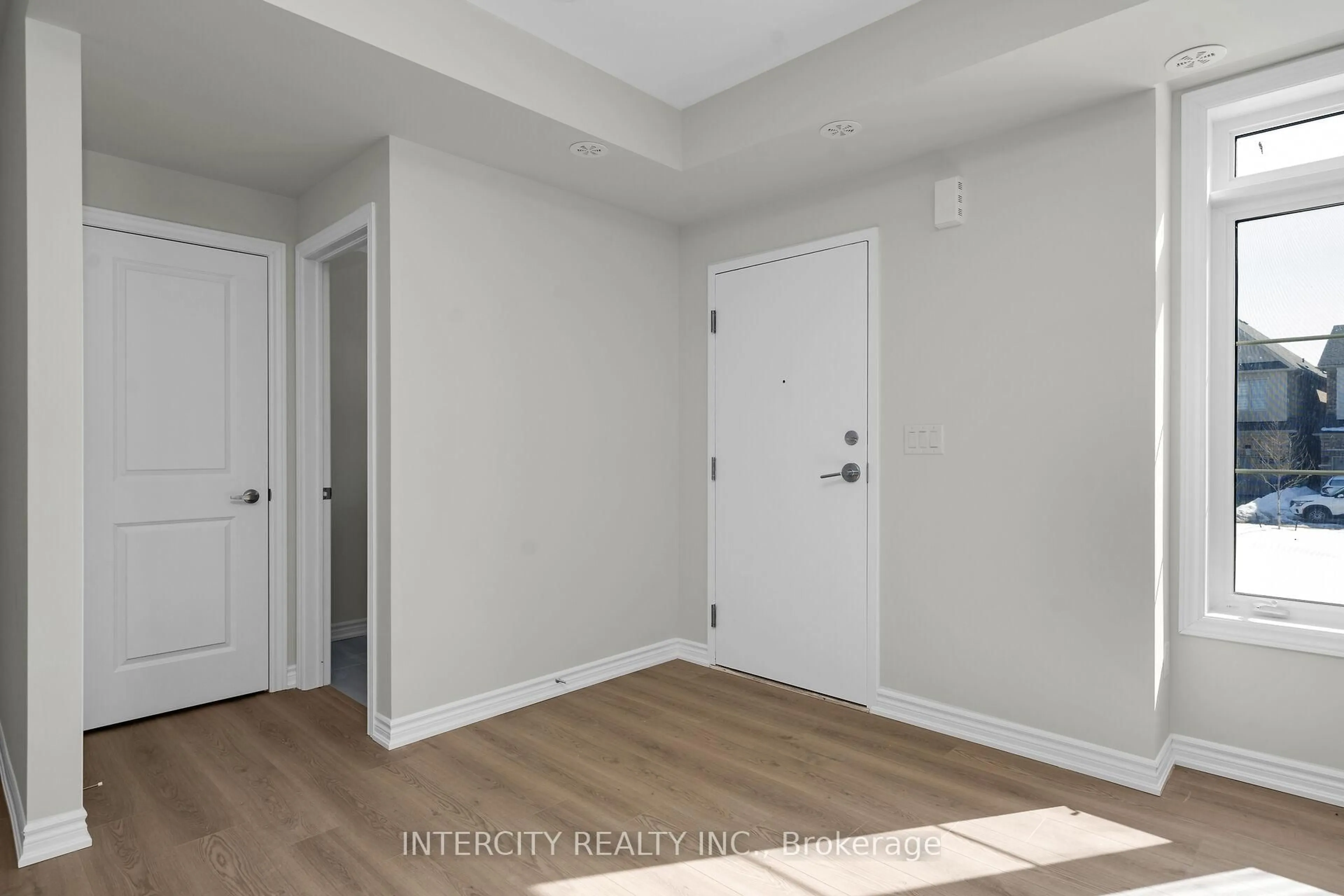 Indoor entryway for 23 Vibrant Way, Caledon Ontario L7C 1Z9