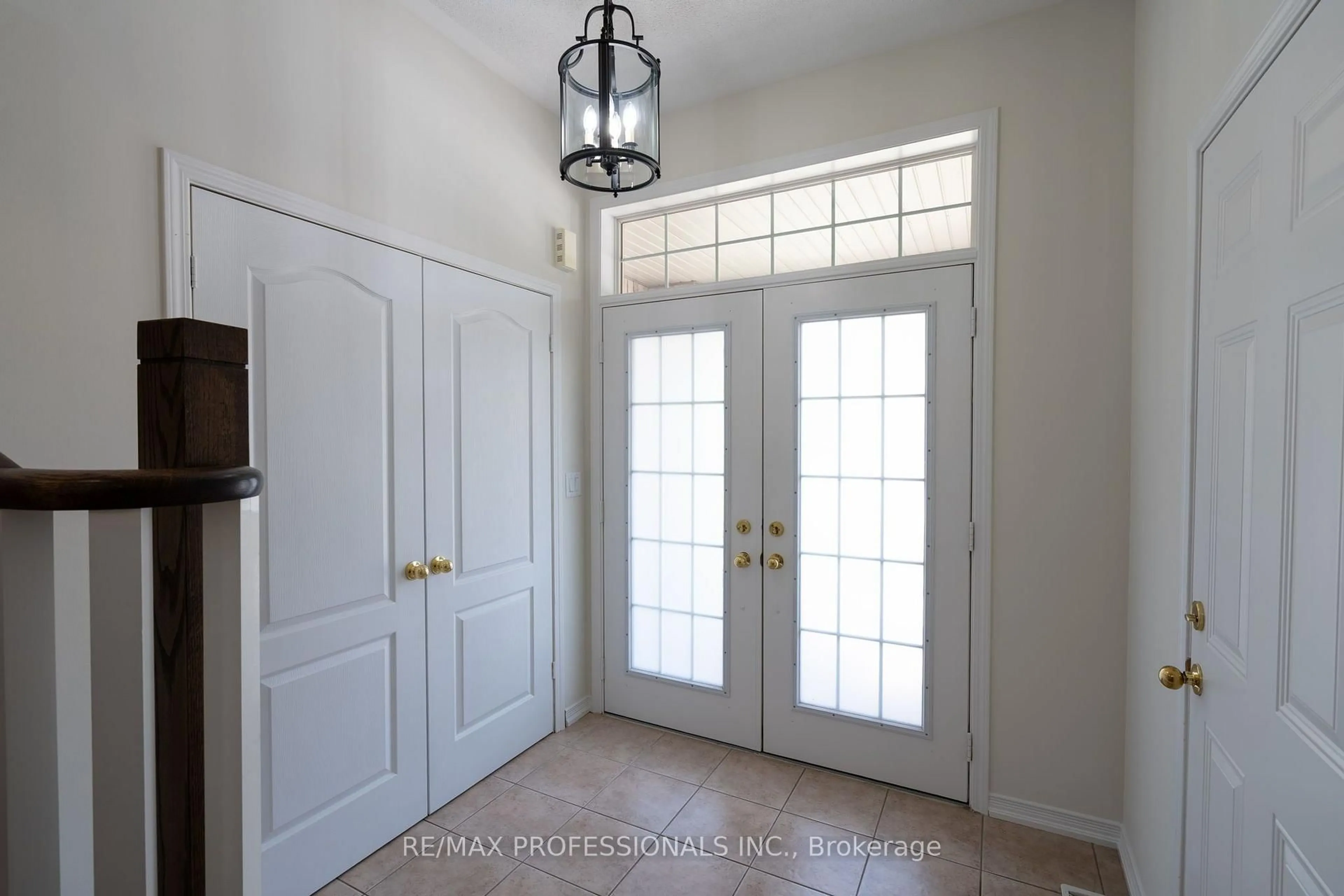 Indoor entryway for 3184 Nixon Gate, Burlington Ontario L7M 0C6