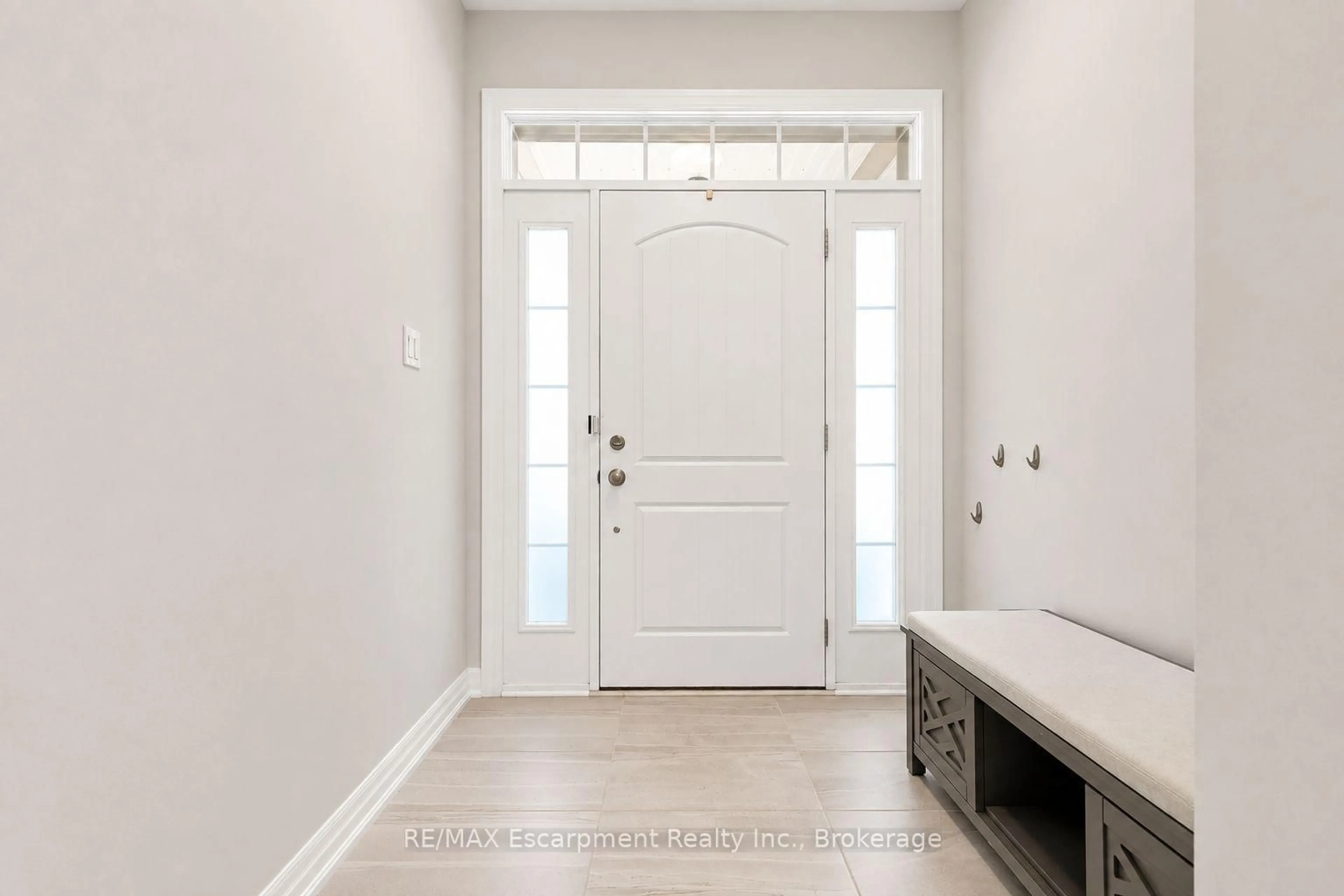 Indoor entryway for 143 Threshing Mill Blvd, Oakville Ontario L6H 0V5