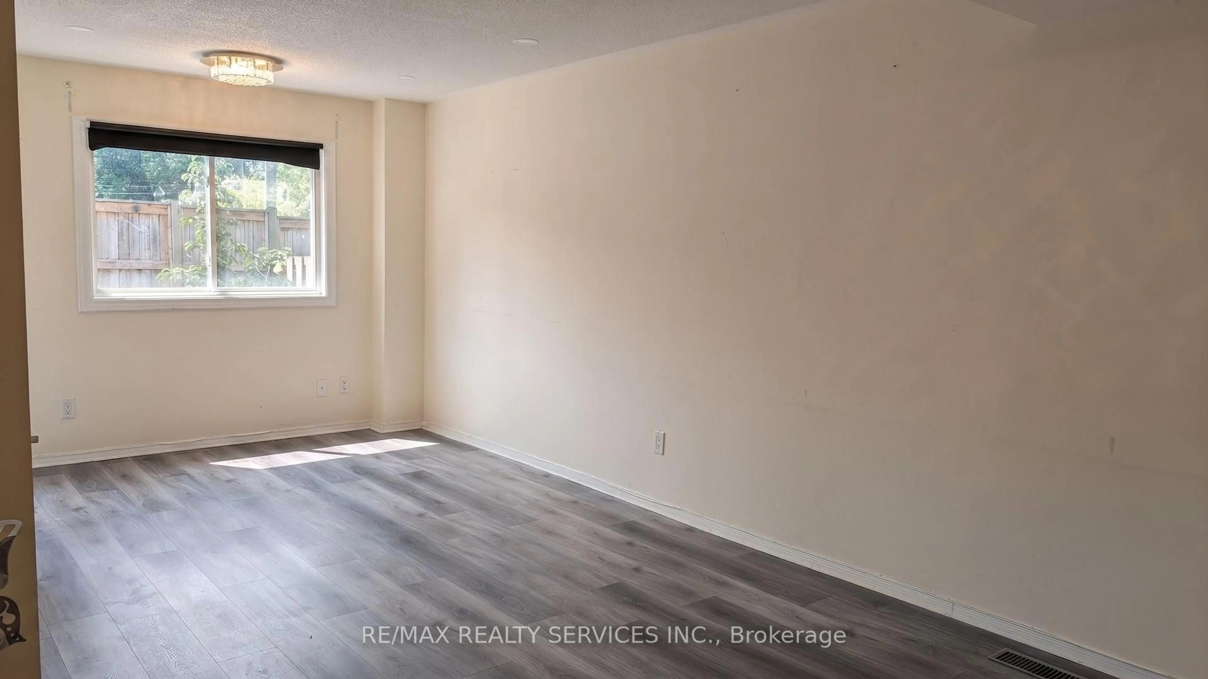 A pic of a room for 11 Beverly Lane, Halton Hills Ontario L7G 5L7