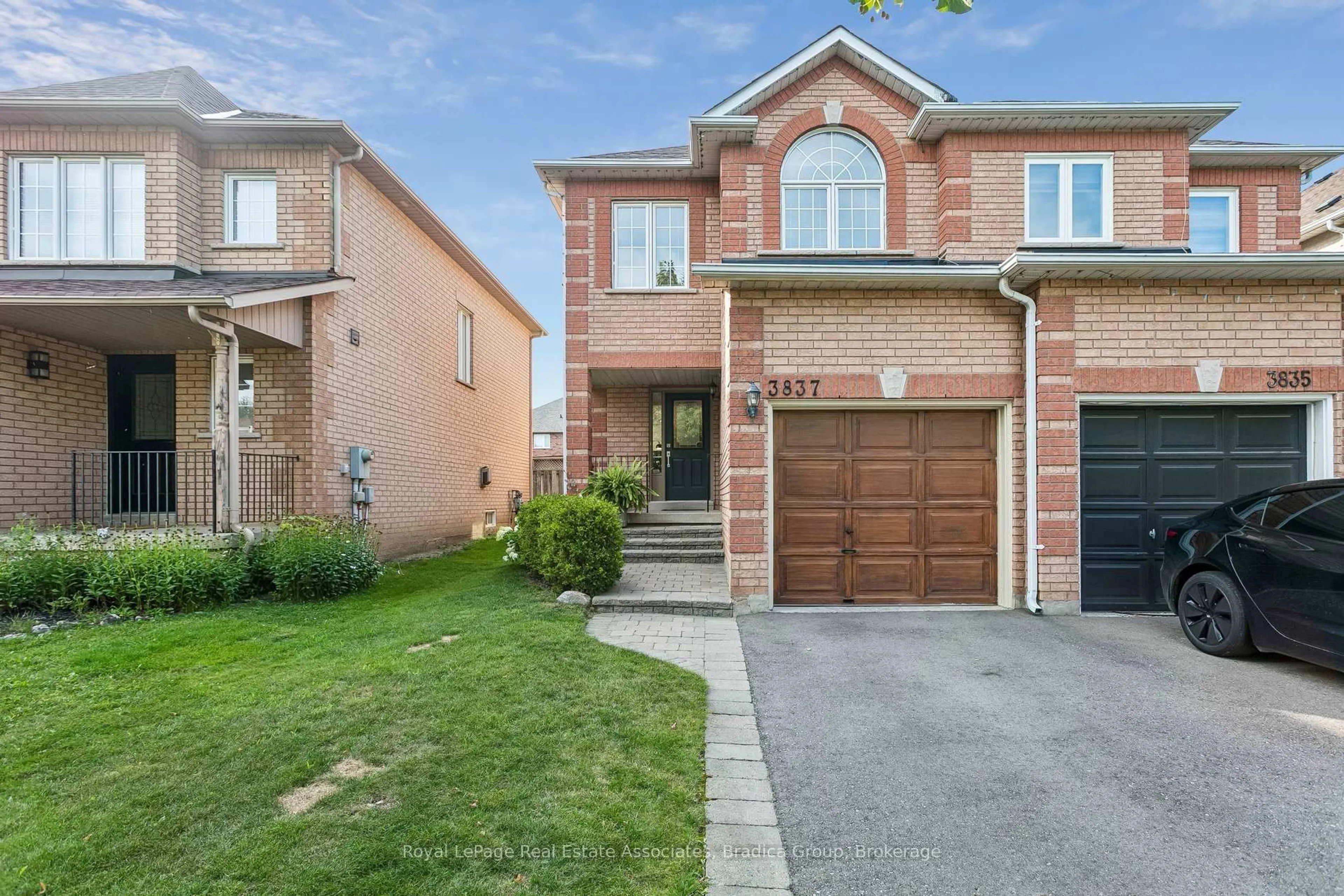 Home with brick exterior material, street for 3837 Forest Bluff Cres, Mississauga Ontario L5N 7V1