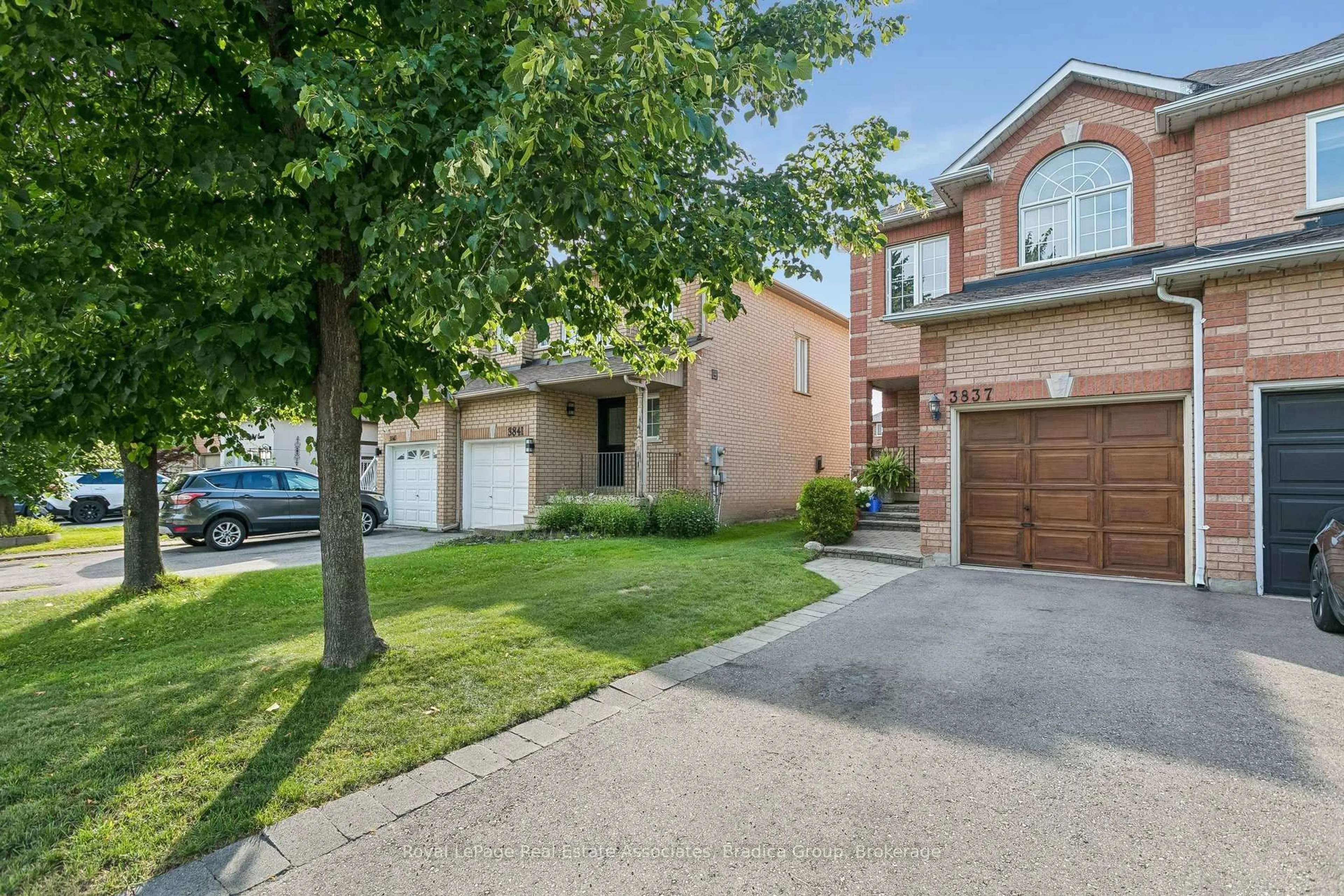 Home with brick exterior material, street for 3837 Forest Bluff Cres, Mississauga Ontario L5N 7V1