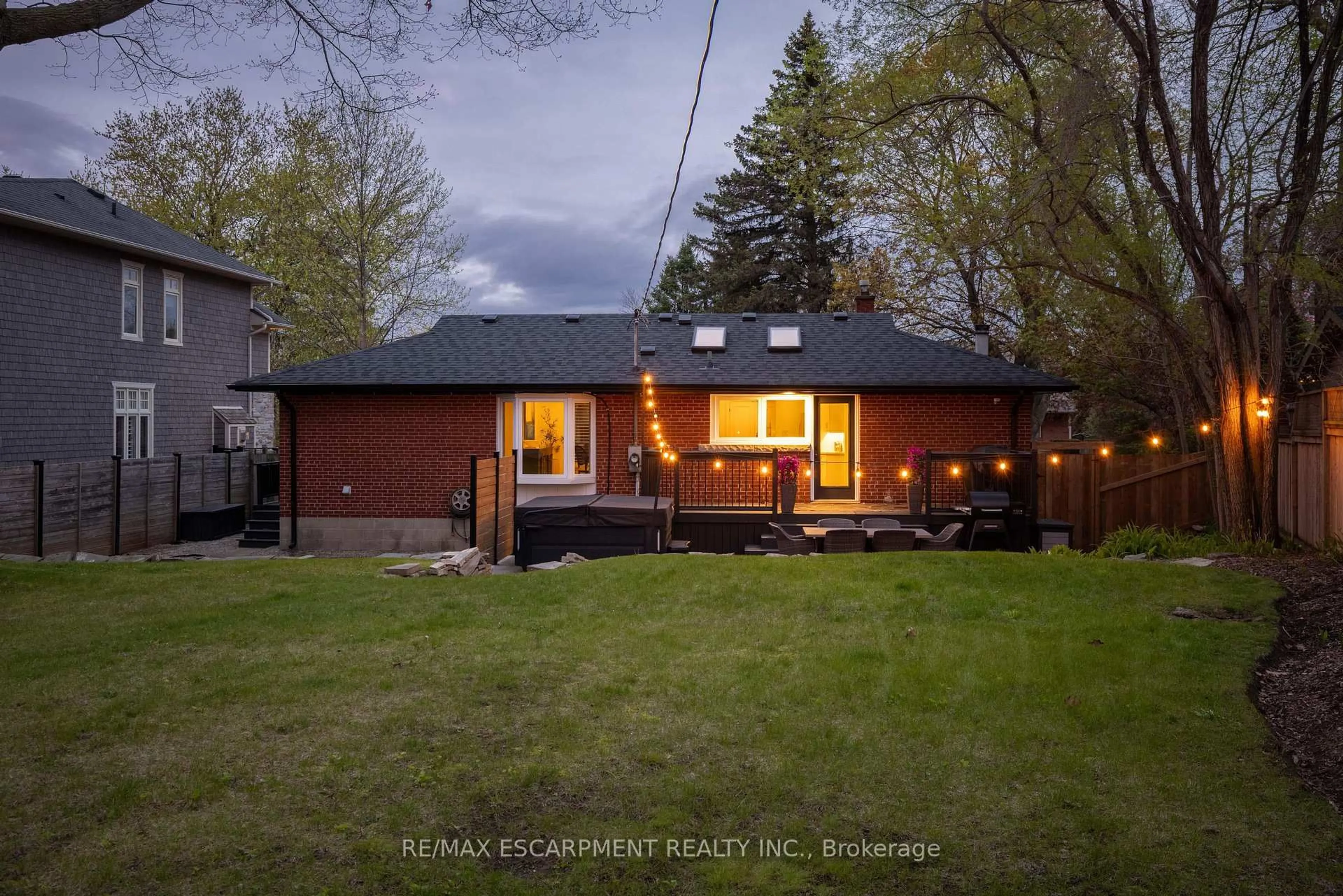 Home with vinyl exterior material, street for 1491 Trenton Rd, Oakville Ontario L6L 1K9