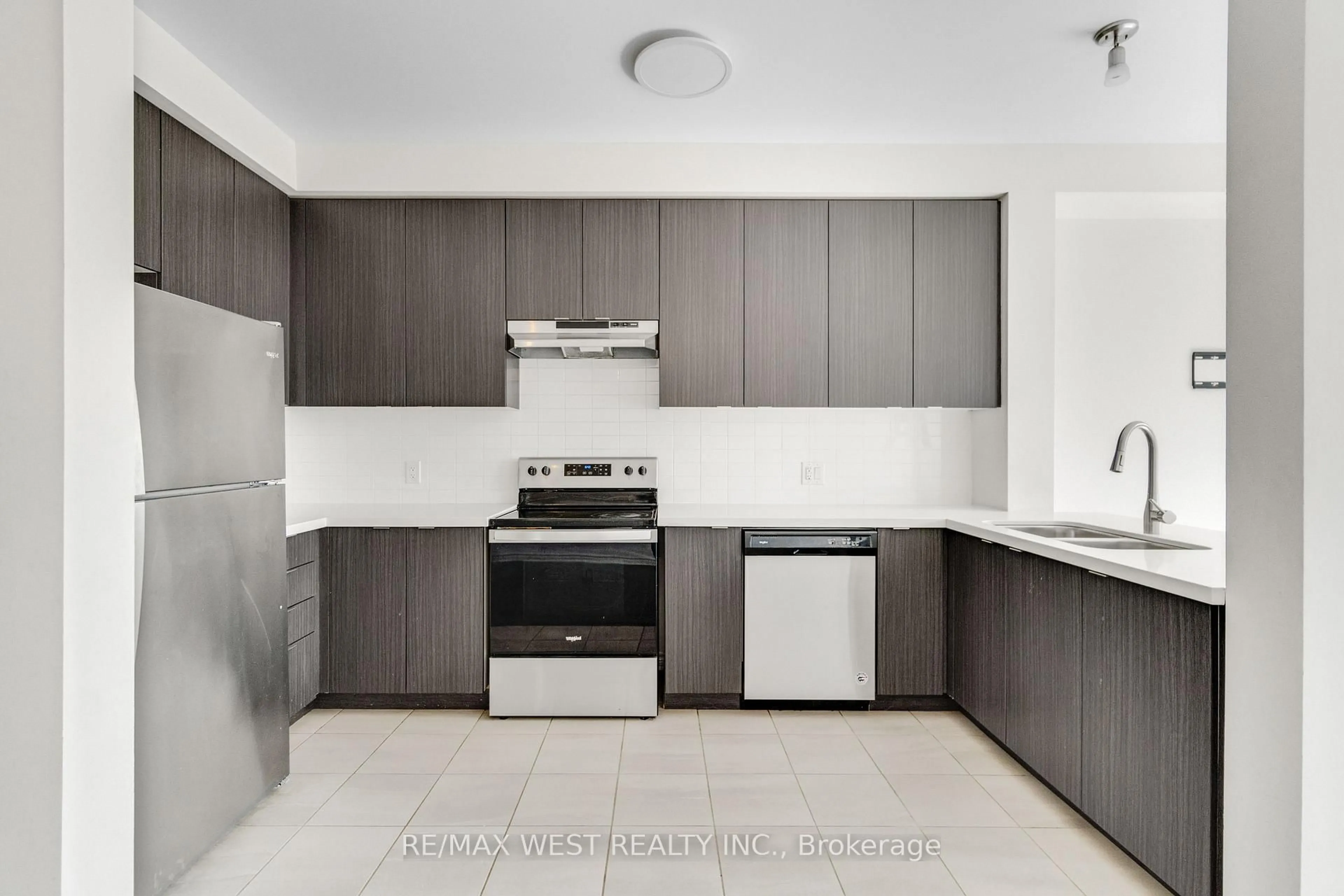 Standard kitchen, ceramic/tile floor for 50 Edinburgh Dr #69, Brampton Ontario L6Y 1N9