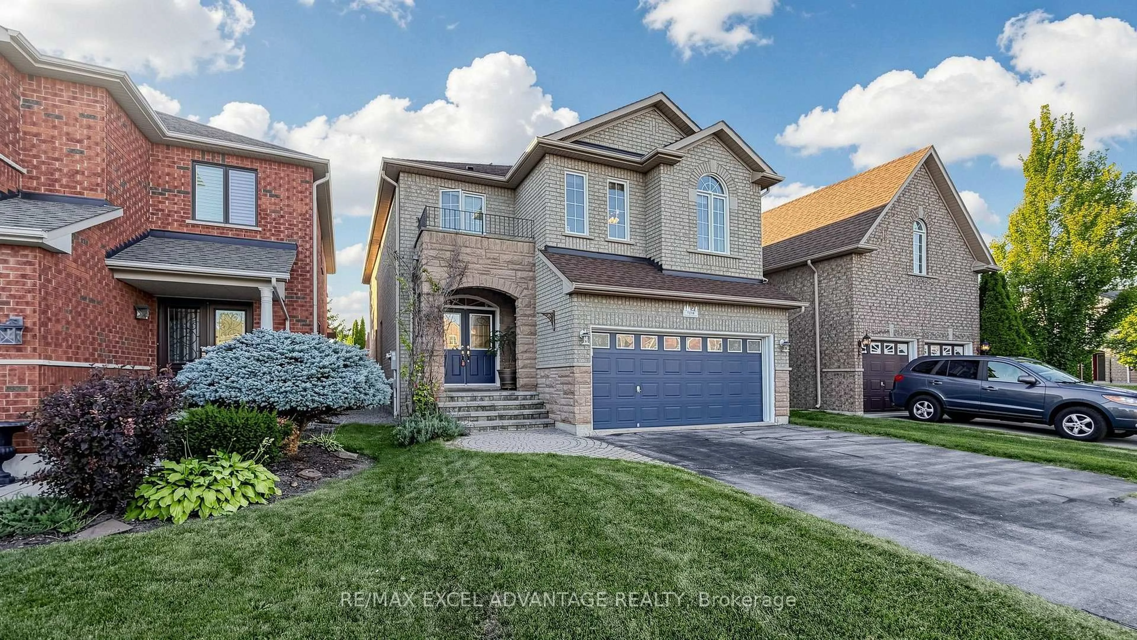 Home with brick exterior material, street for 7238 Lowville Hts, Mississauga Ontario L5N 8L3