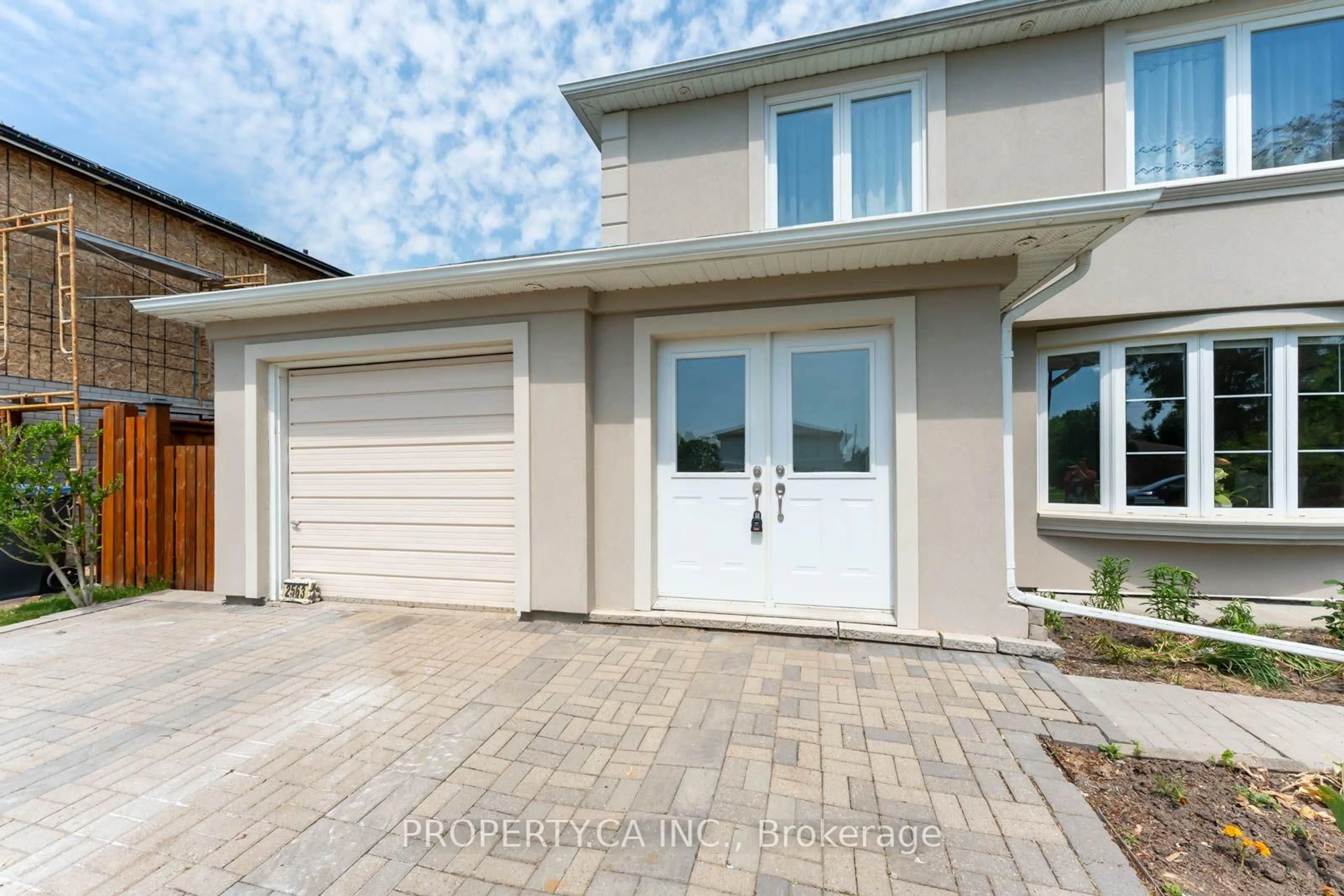 Unknown for 2563 Bromsgrove Rd, Mississauga Ontario L5J 1M1