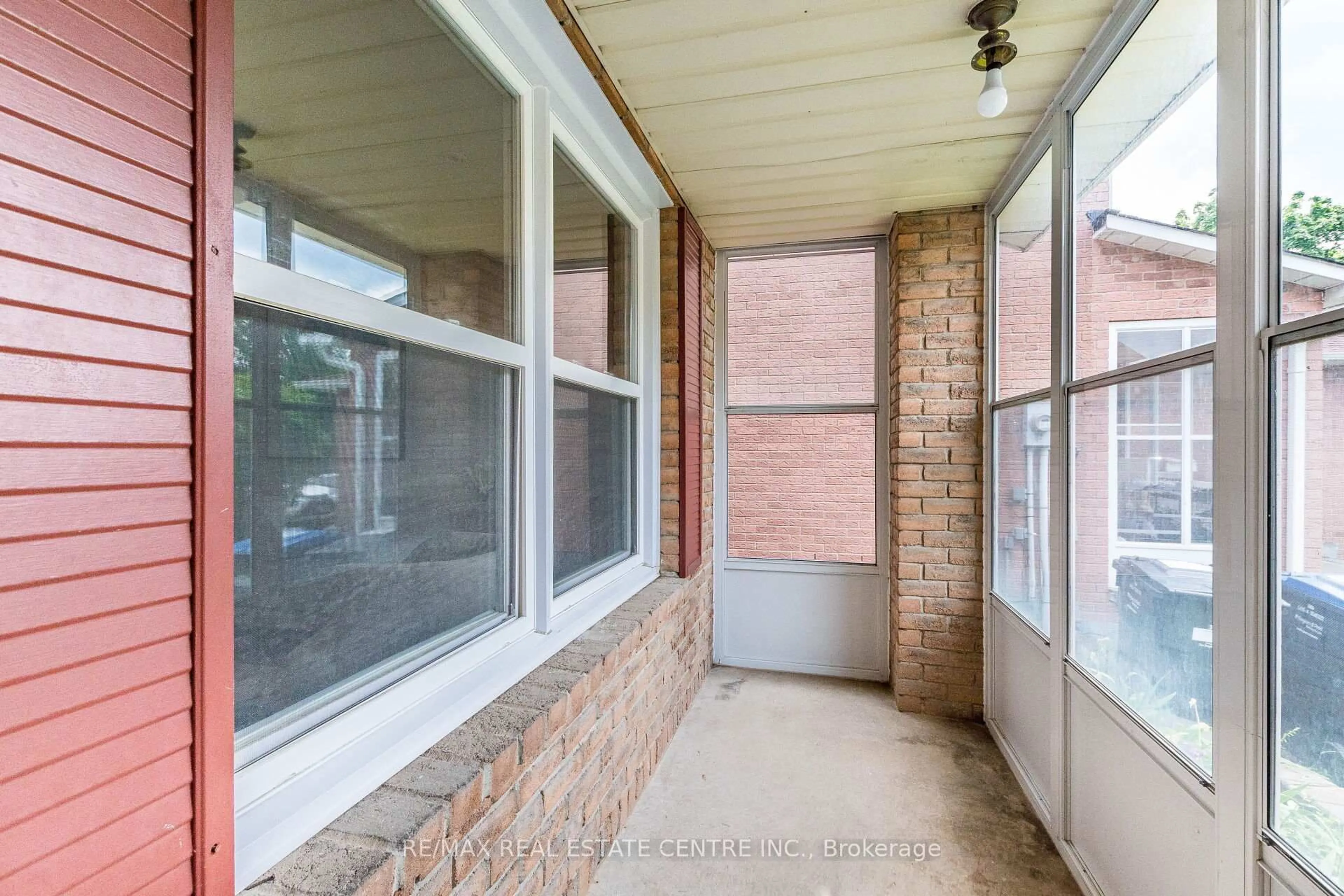 Patio, street for 1124 Shagbark Cres, Mississauga Ontario L5C 3N7