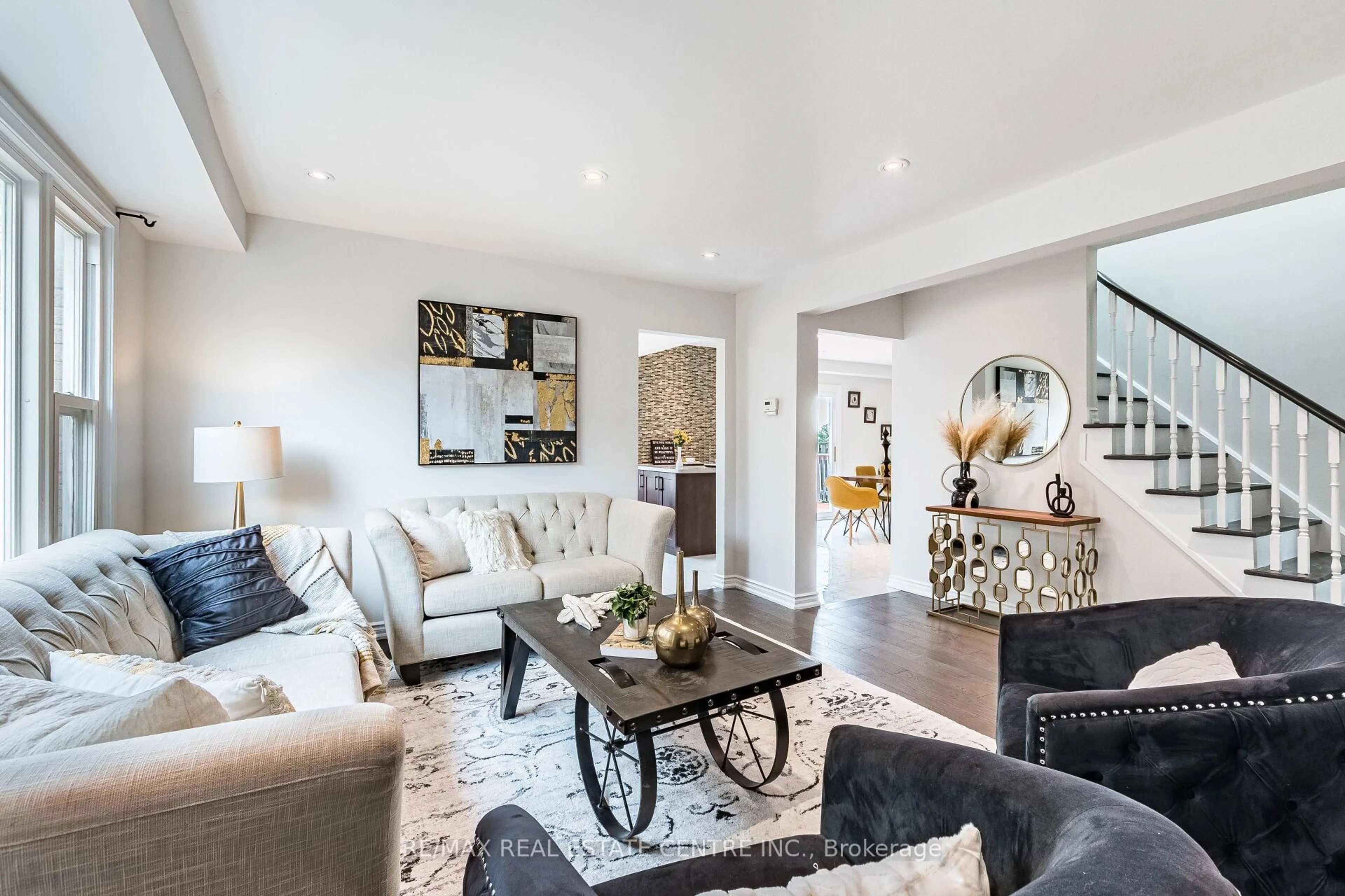 Living room with furniture, unknown for 1124 Shagbark Cres, Mississauga Ontario L5C 3N7