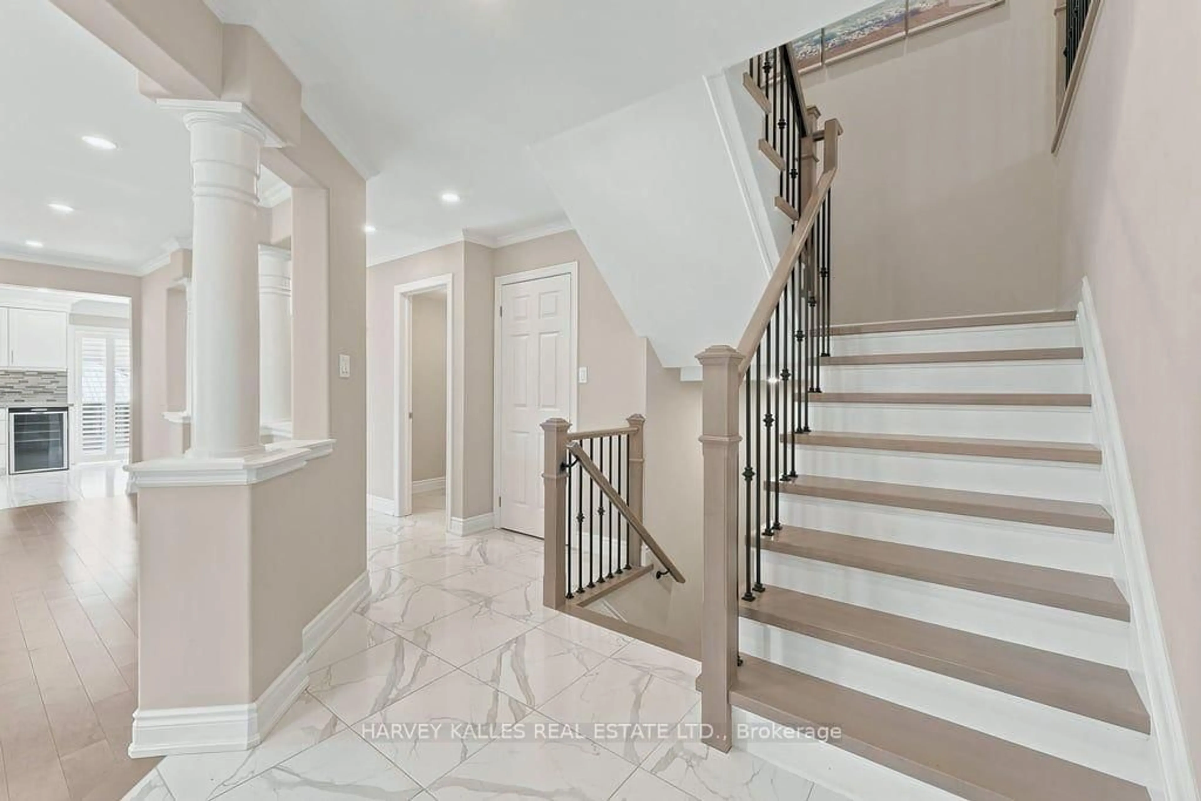 Unknown for 2033 Redstone Cres, Oakville Ontario L6M 5B2