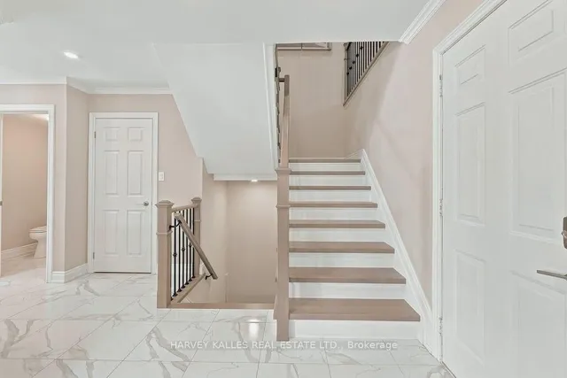 2033 Redstone Cres, Oakville 5