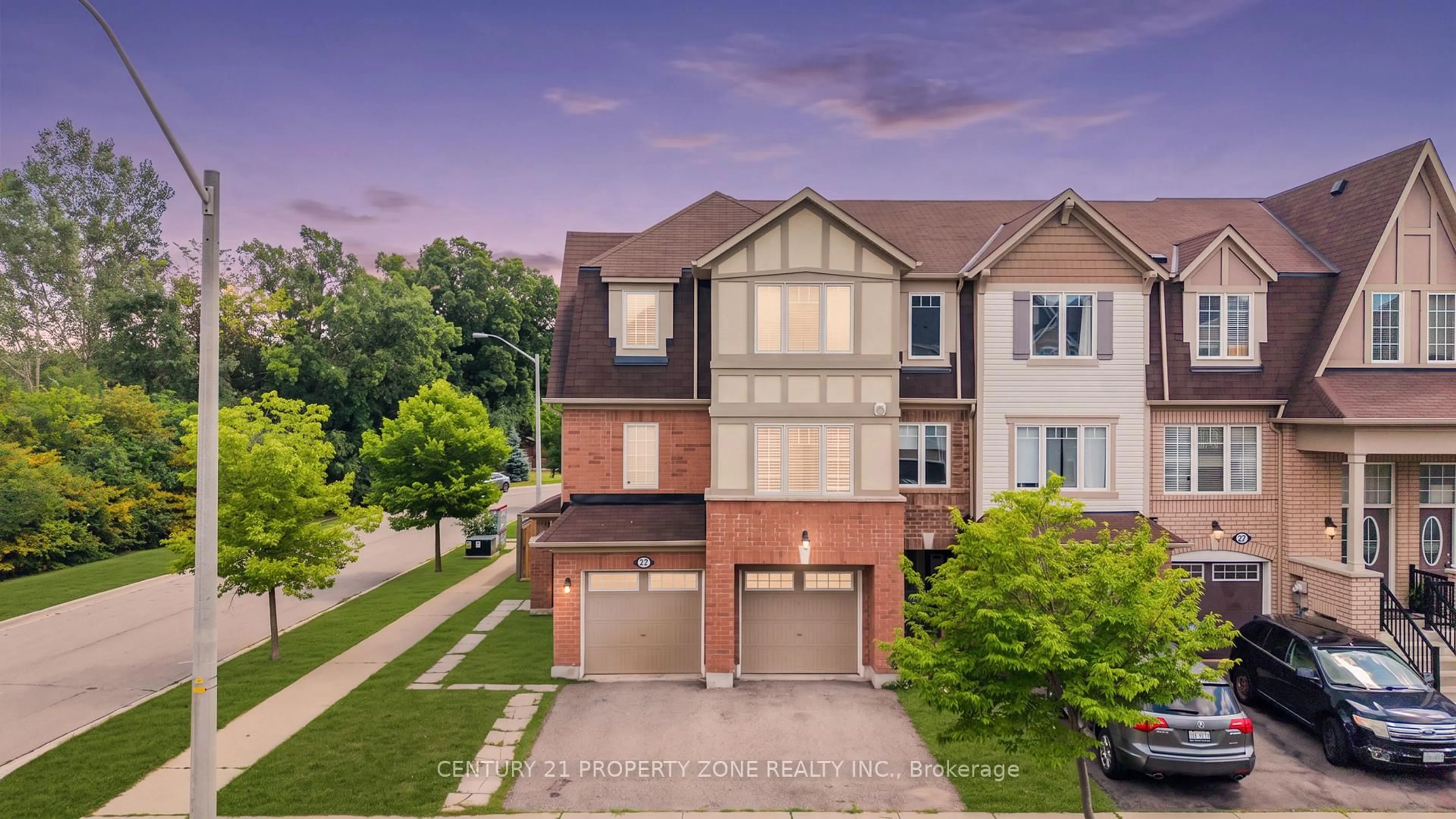 A pic from outside/outdoor area/front of a property/back of a property/a pic from drone, unknown for 27 Midhope Way, Brampton Ontario L6Y 5W6