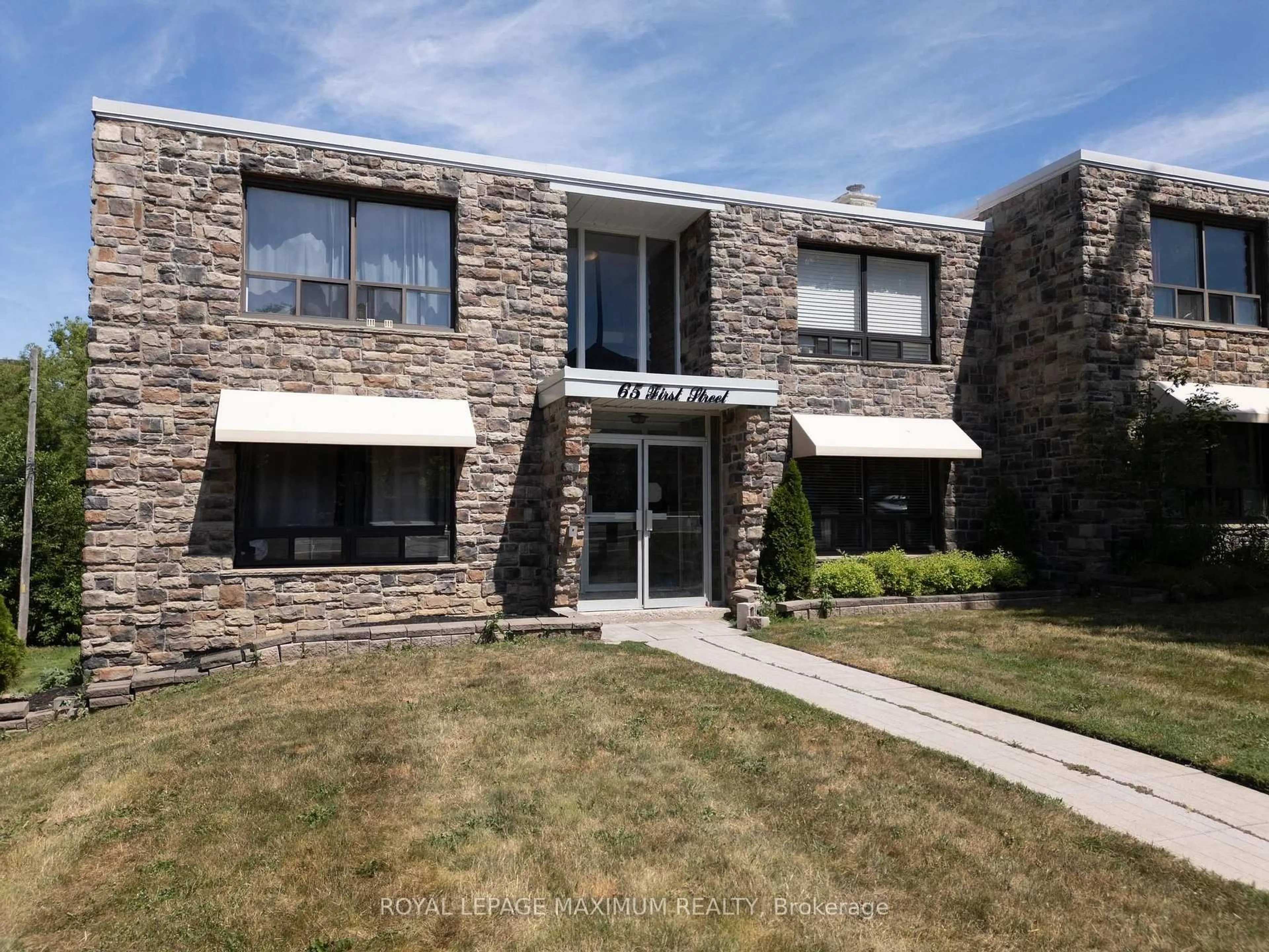 Home with brick exterior material, building for 65 First St #B2, Orangeville Ontario L9W 2E6