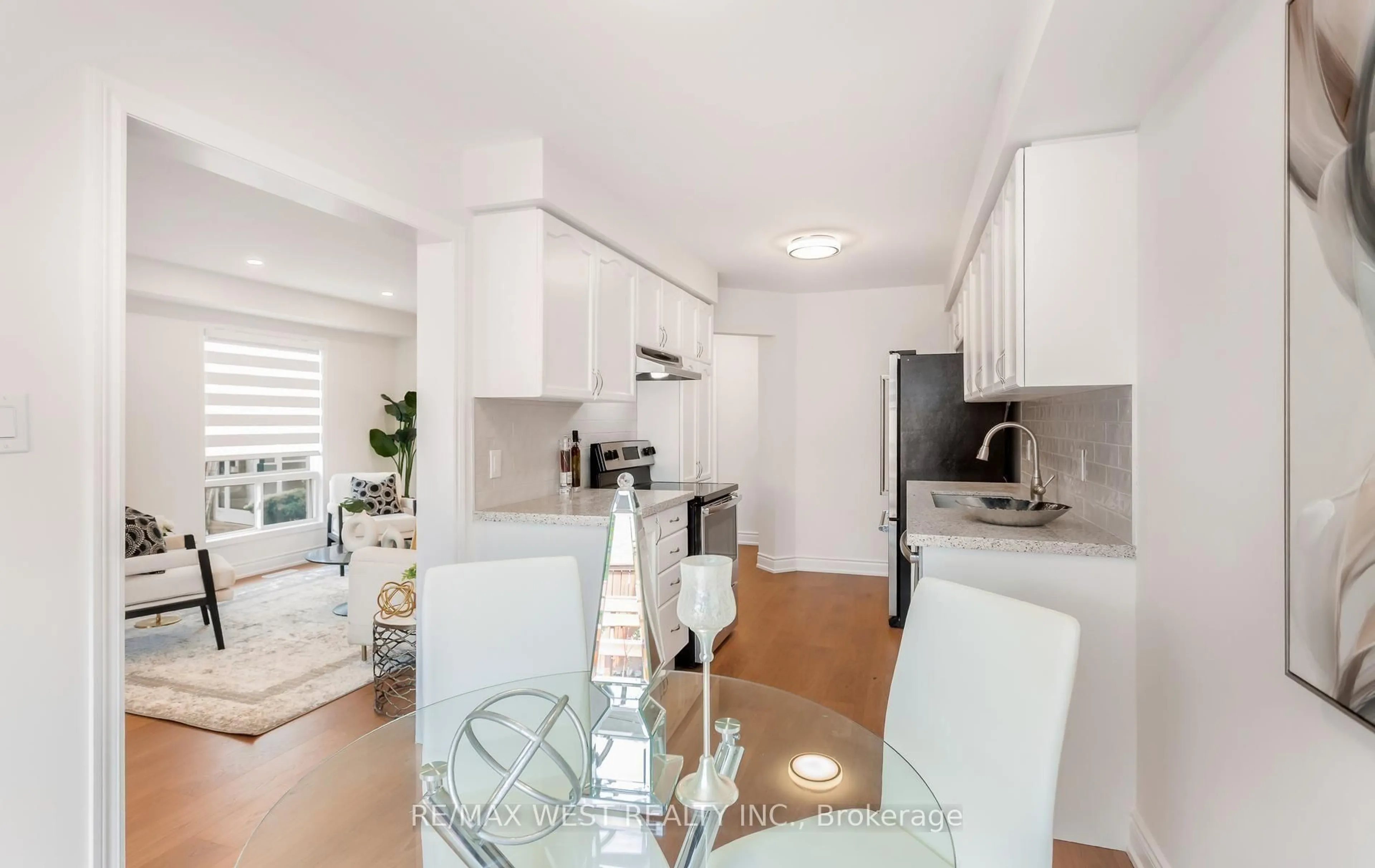 Open concept kitchen, unknown for 5239 Bushelgrove Circ, Mississauga Ontario L5M 6C5