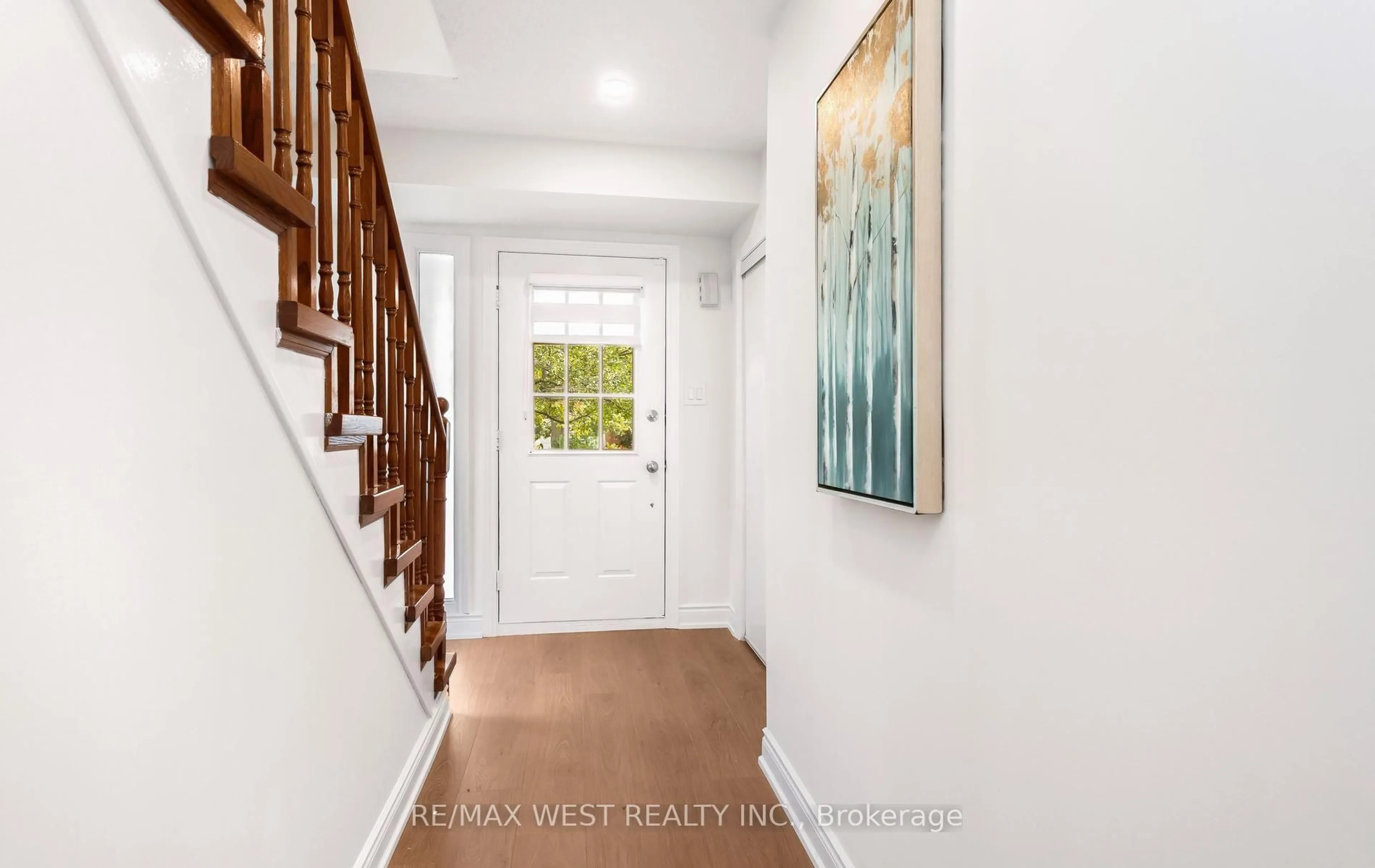 Indoor entryway for 5239 Bushelgrove Circ, Mississauga Ontario L5M 6C5