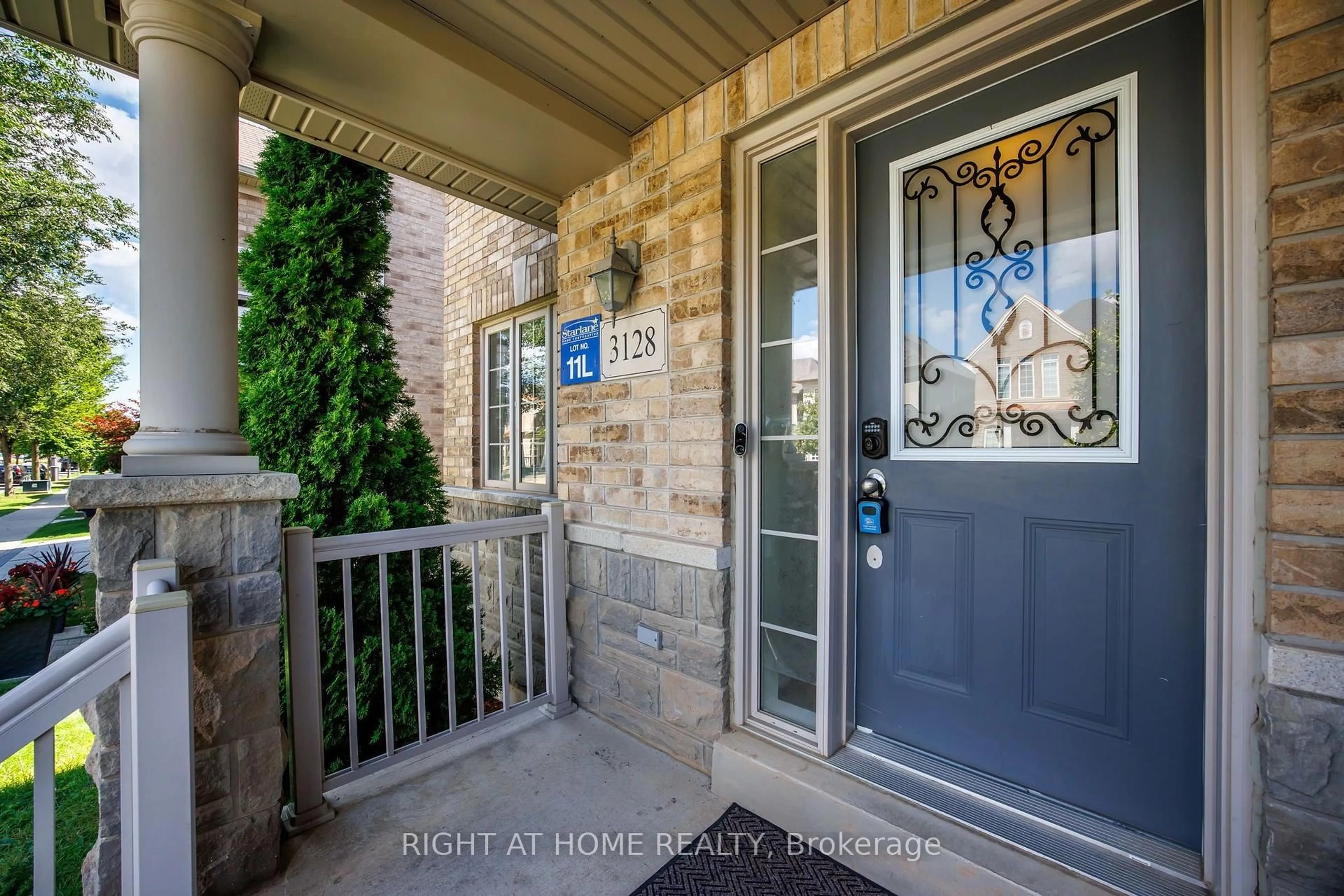Indoor entryway for 3128 Robert Brown Blvd, Oakville Ontario L6M 4L7