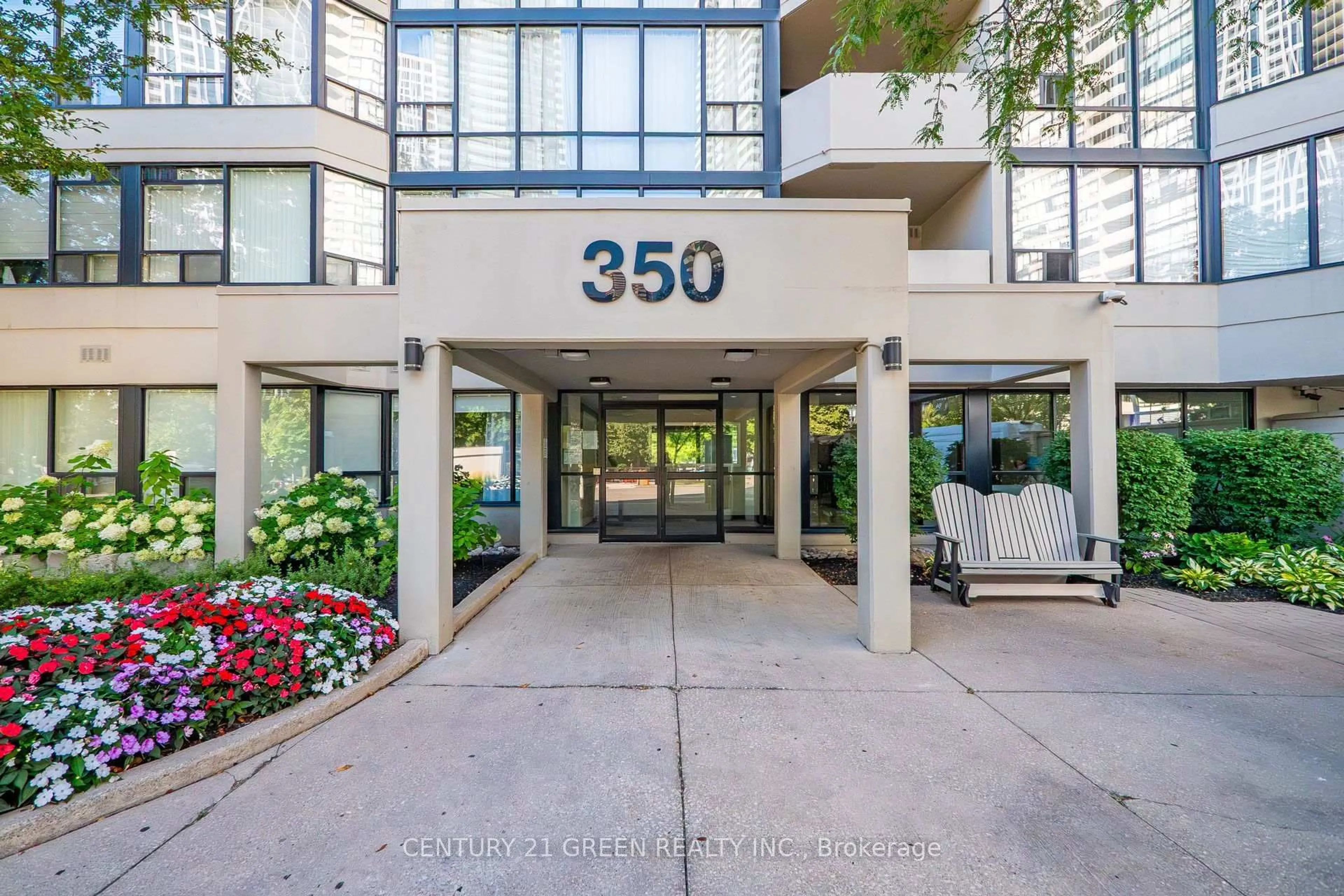Indoor foyer for 350 Rathburn Rd #1405, Mississauga Ontario L5B 3Y2