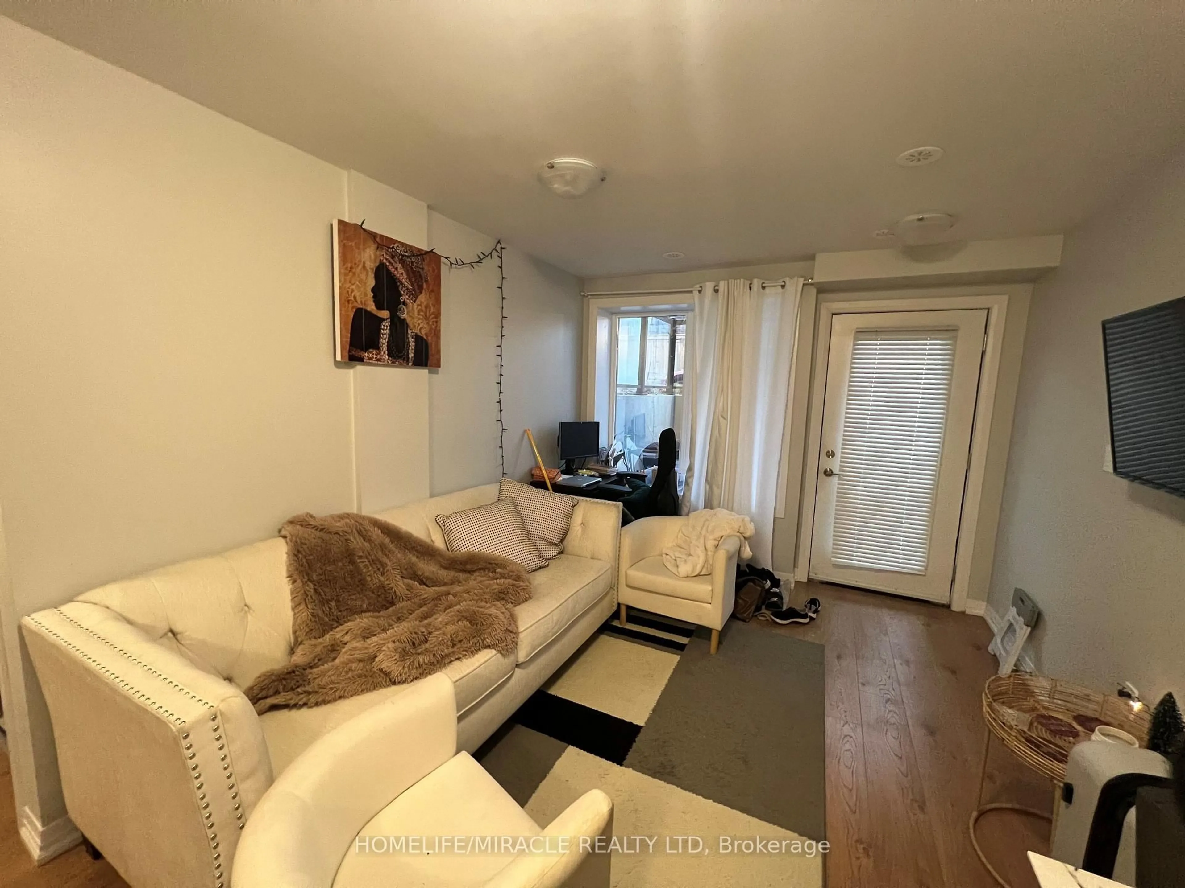 A pic of a room for 1165 Journeyman Lane #108, Mississauga Ontario L5J 0B6