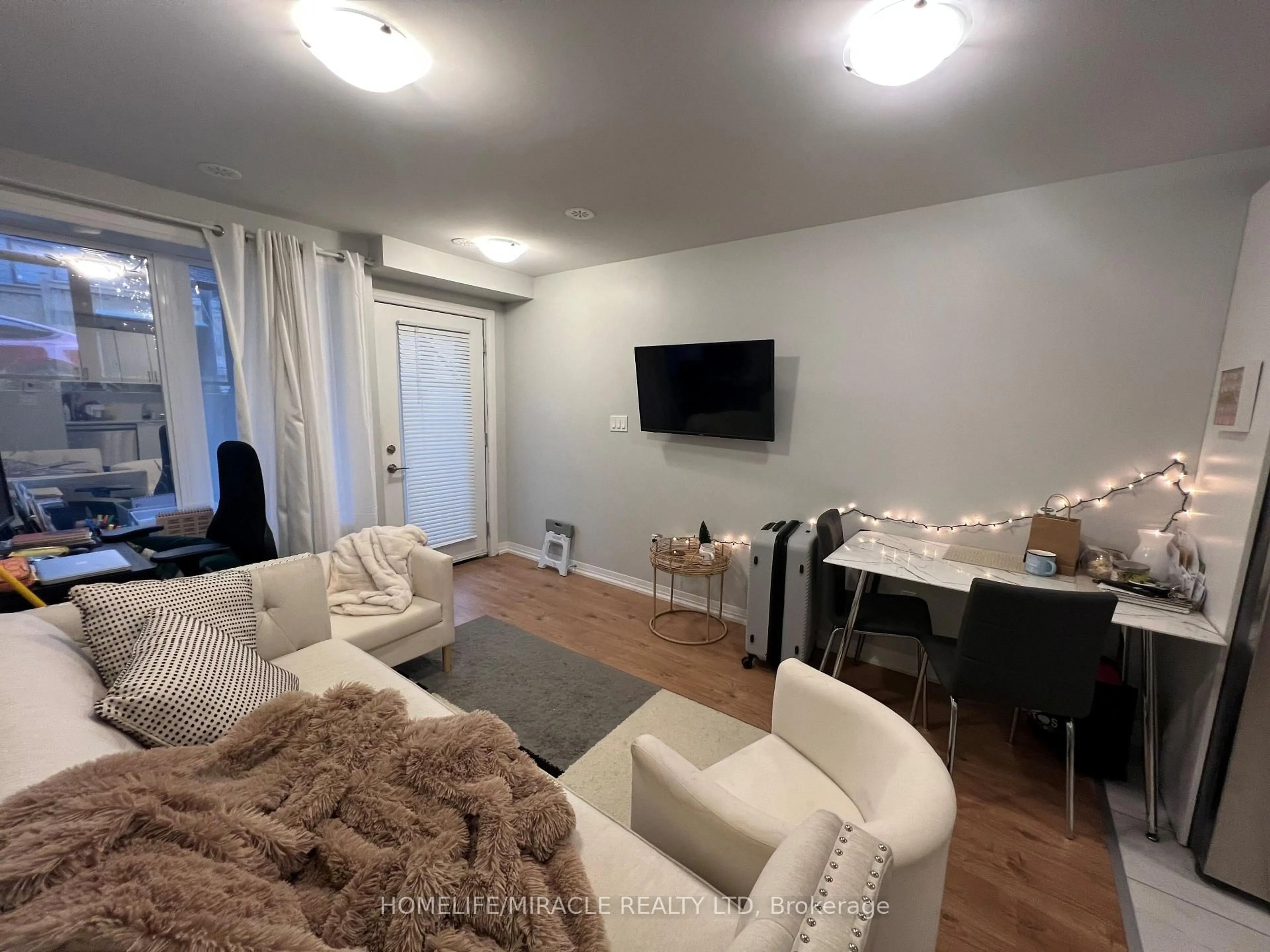 A pic of a room for 1165 Journeyman Lane #108, Mississauga Ontario L5J 0B6