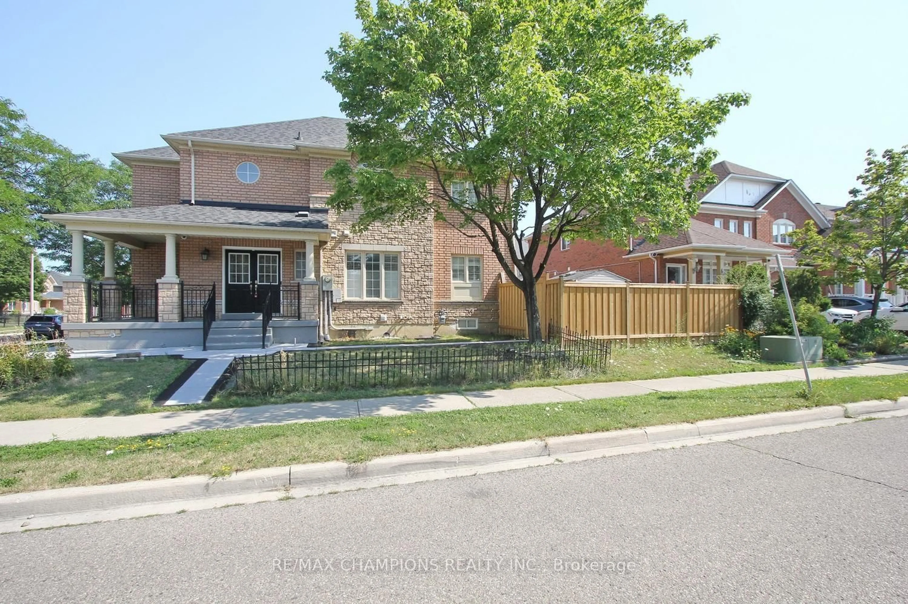 Home with brick exterior material, street for 28 Egypt Dr, Brampton Ontario L6R 2W3