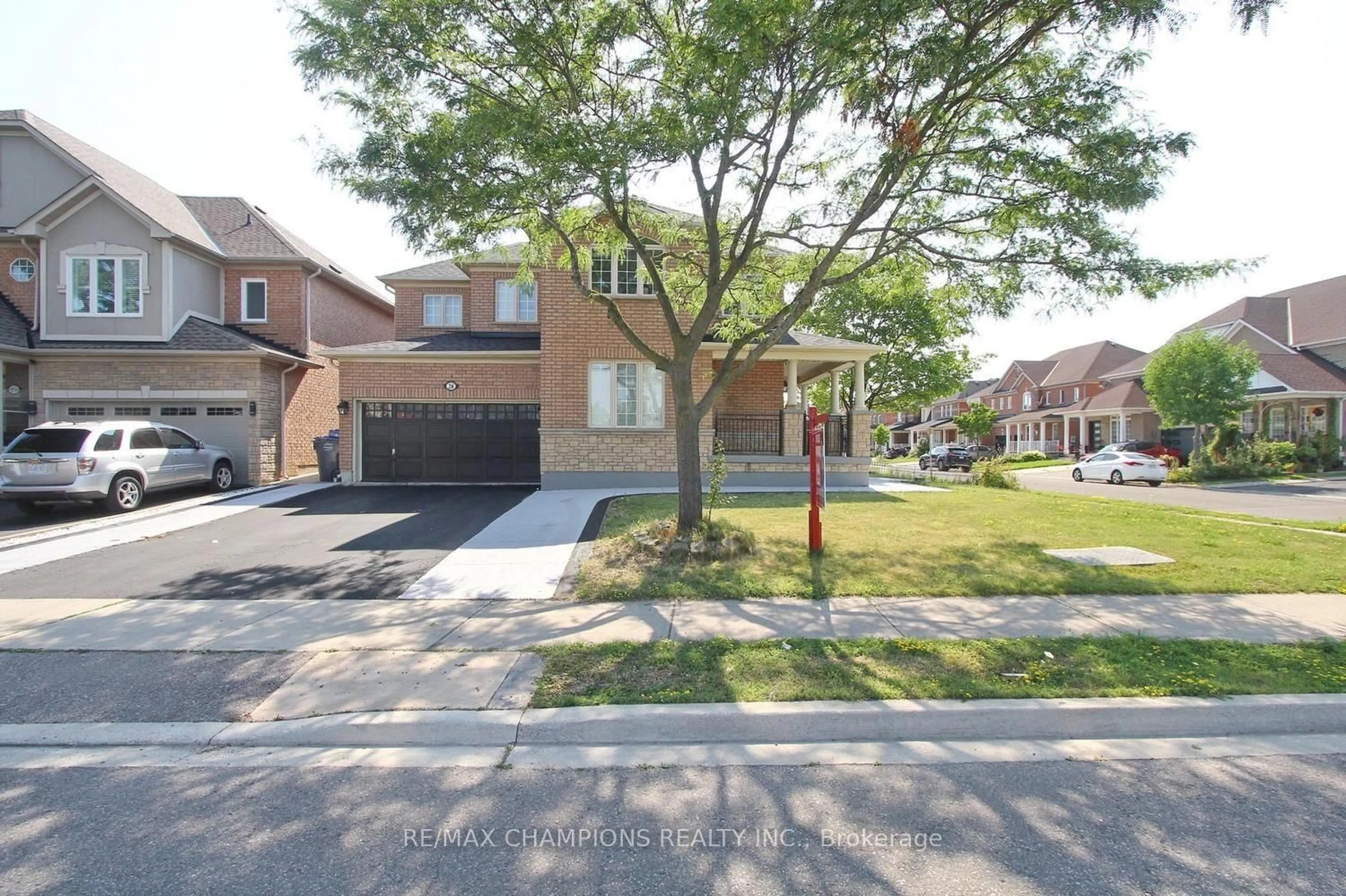 Home with brick exterior material, street for 28 Egypt Dr, Brampton Ontario L6R 2W3