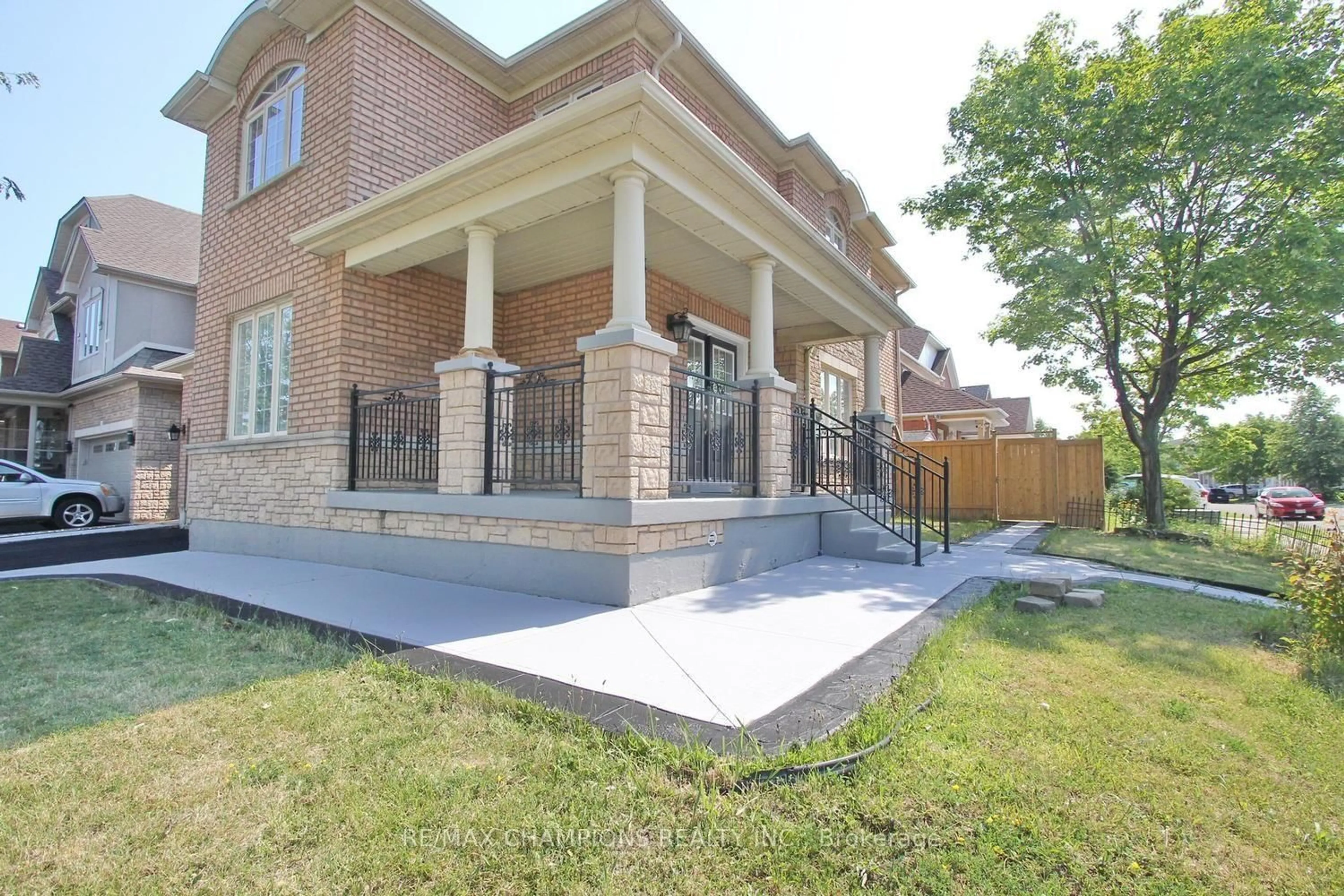 Home with brick exterior material, street for 28 Egypt Dr, Brampton Ontario L6R 2W3