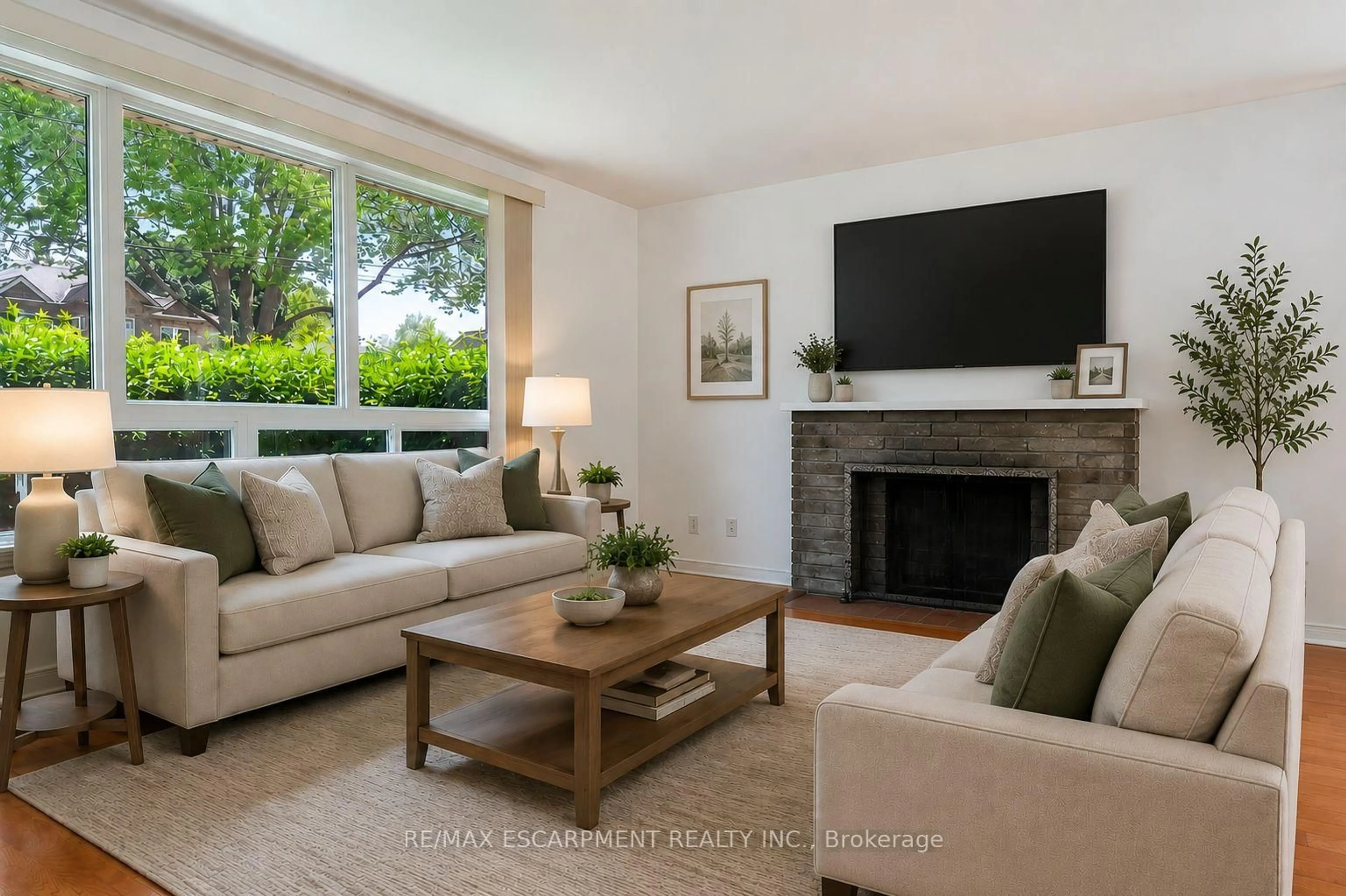 Living room with furniture, unknown for 1214 Argreen Rd, Mississauga Ontario L5G 3J3
