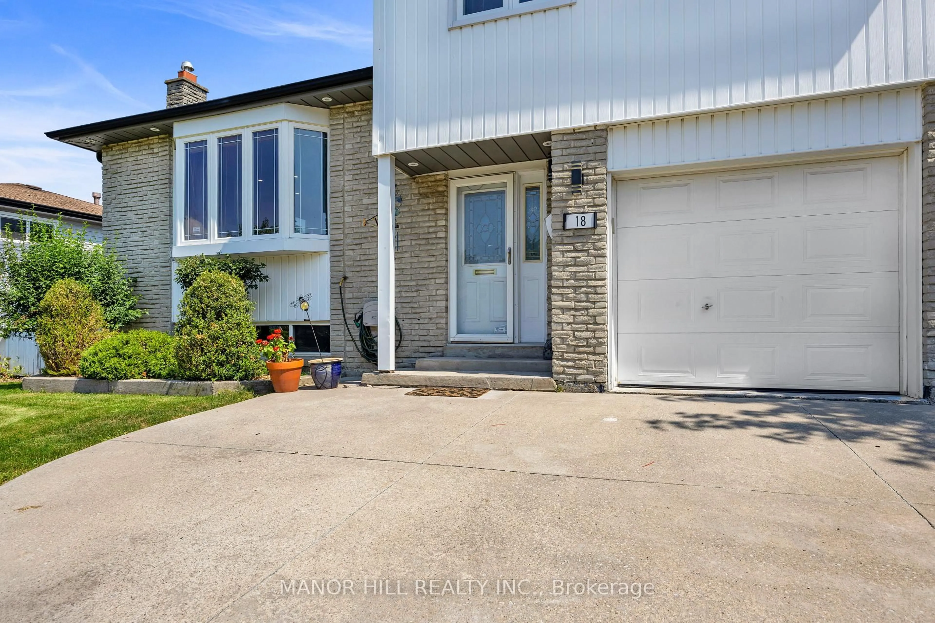 A pic from outside/outdoor area/front of a property/back of a property/a pic from drone, street for 18 Greenbriar Rd, Brampton Ontario L6S 1V9