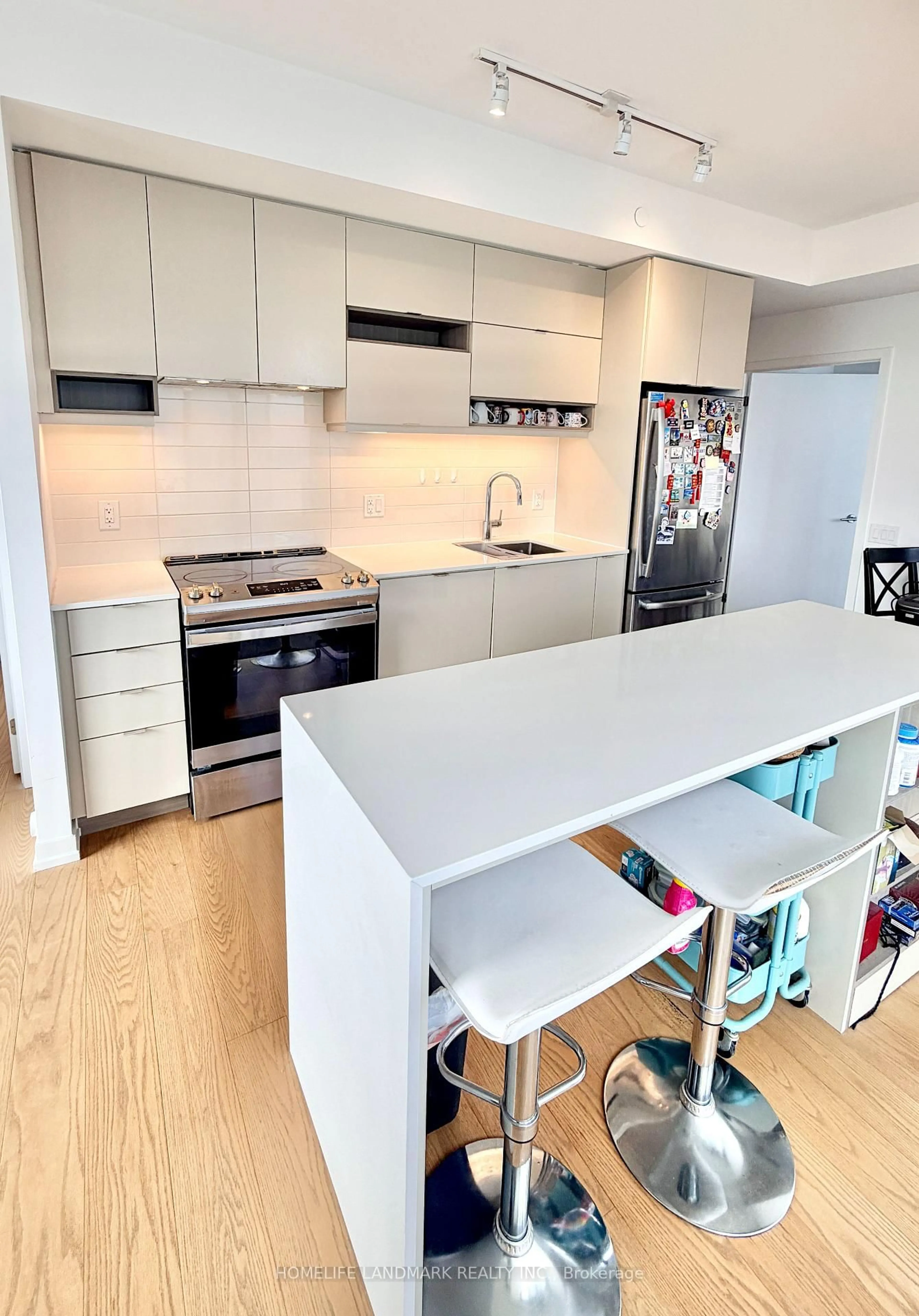 Unknown for 4065 Confederation Pkwy #1808, Mississauga Ontario L5B 0L4
