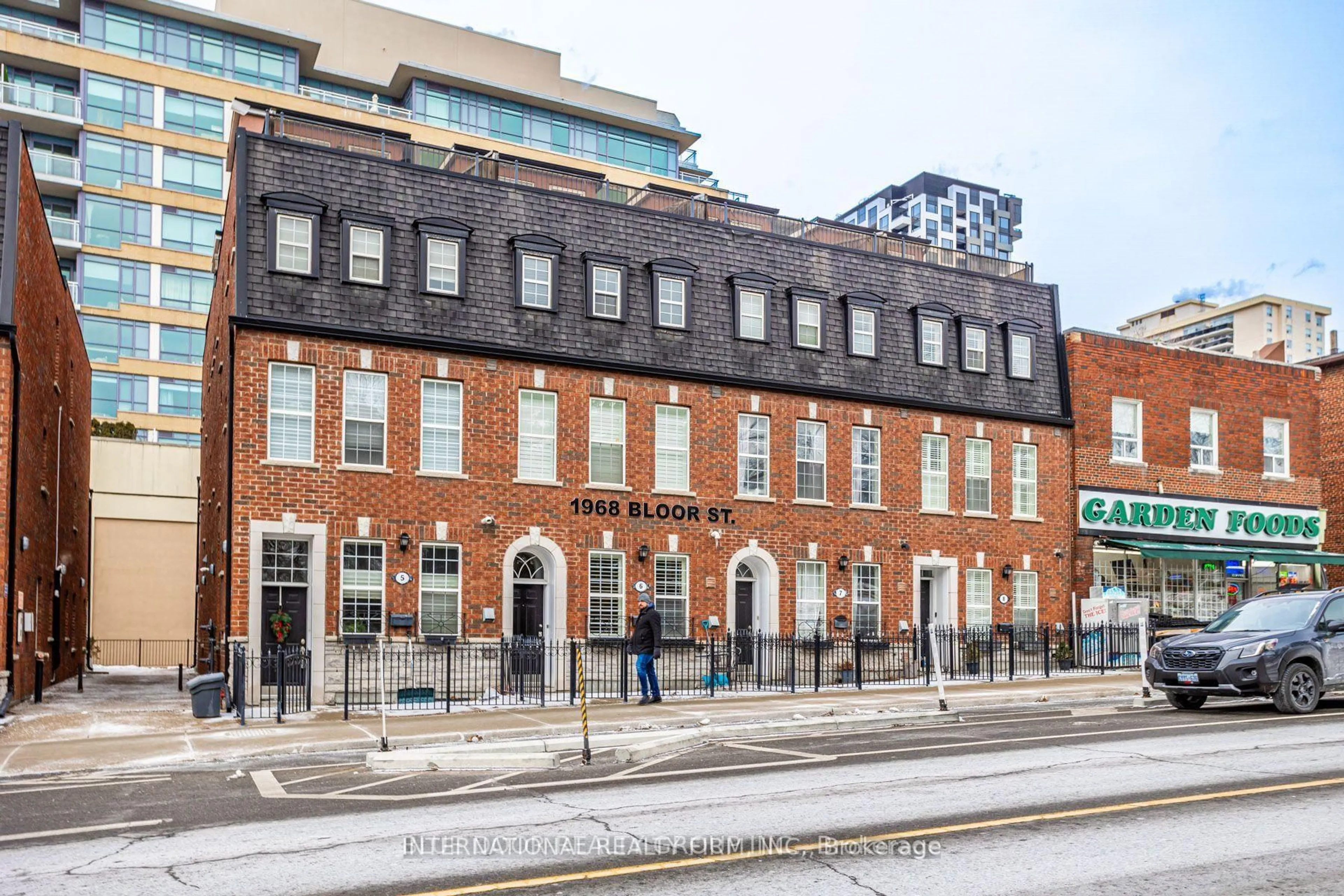 Home with brick exterior material, building for 1970 Bloor St #16, Toronto Ontario M6P 3K9
