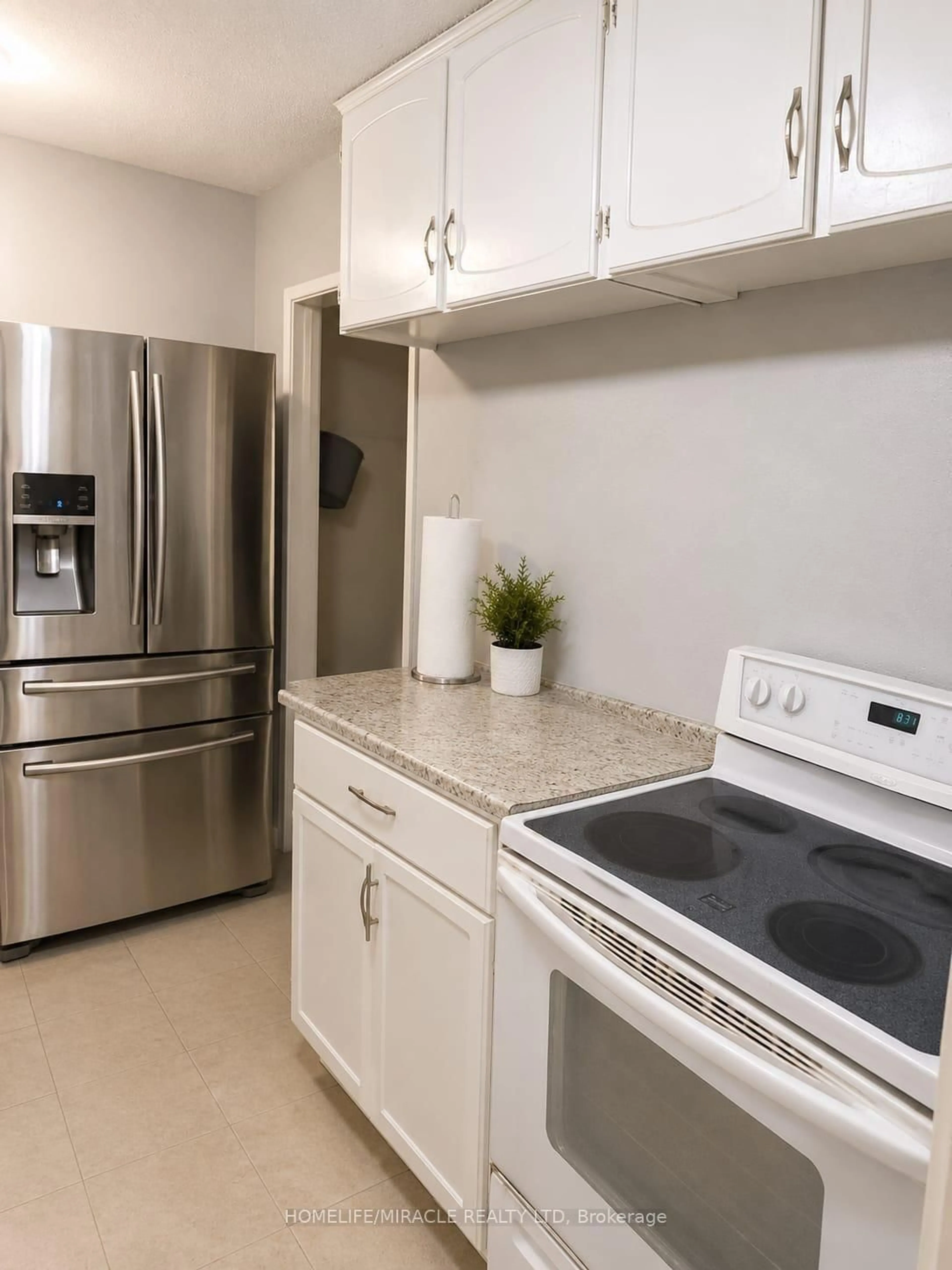 Standard kitchen, ceramic/tile floor for 2929 Aquitaine Ave #309, Mississauga Ontario L5N 2C7