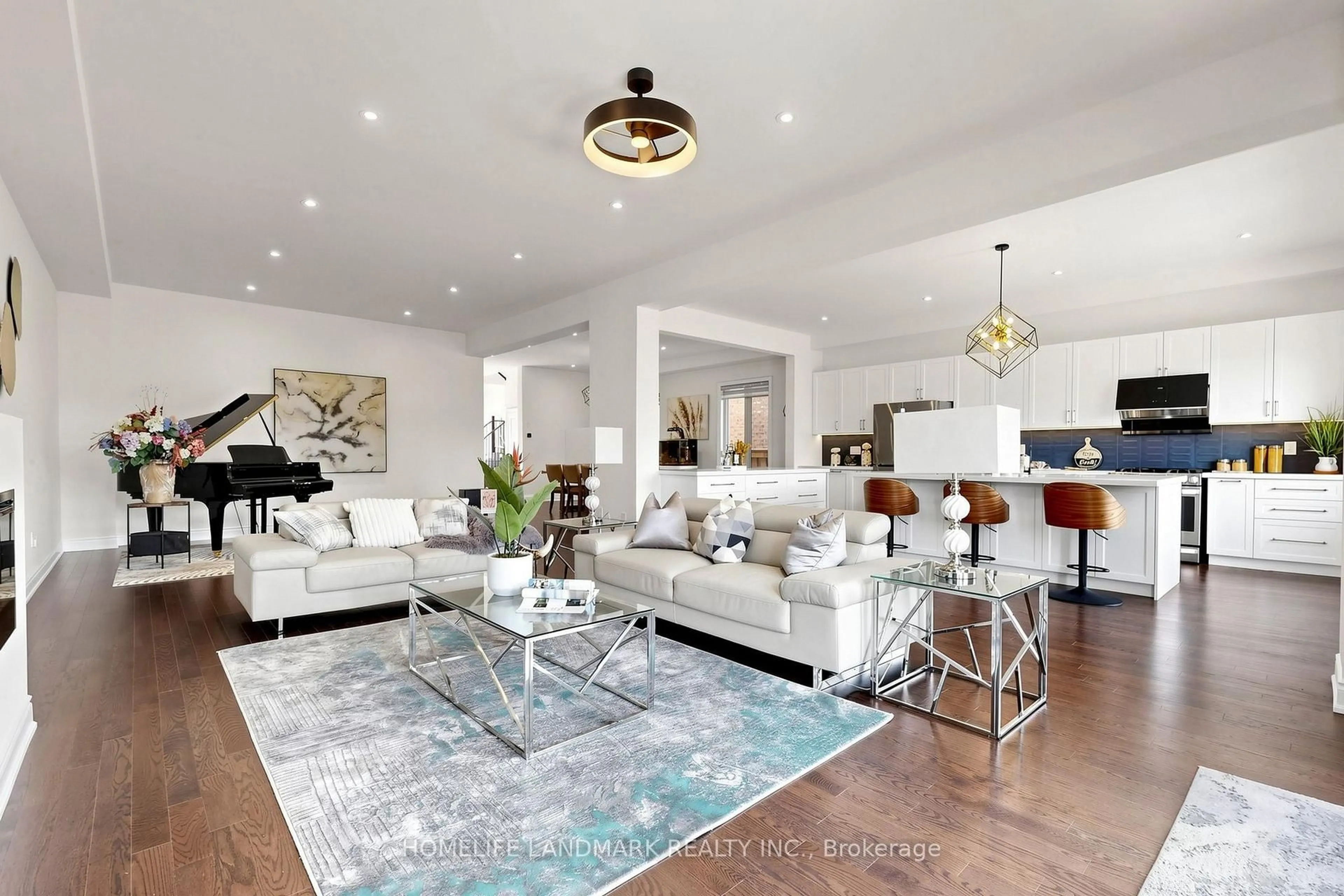 Living room with furniture, unknown for 531 Beam Crt, Milton Ontario L9E 1L4