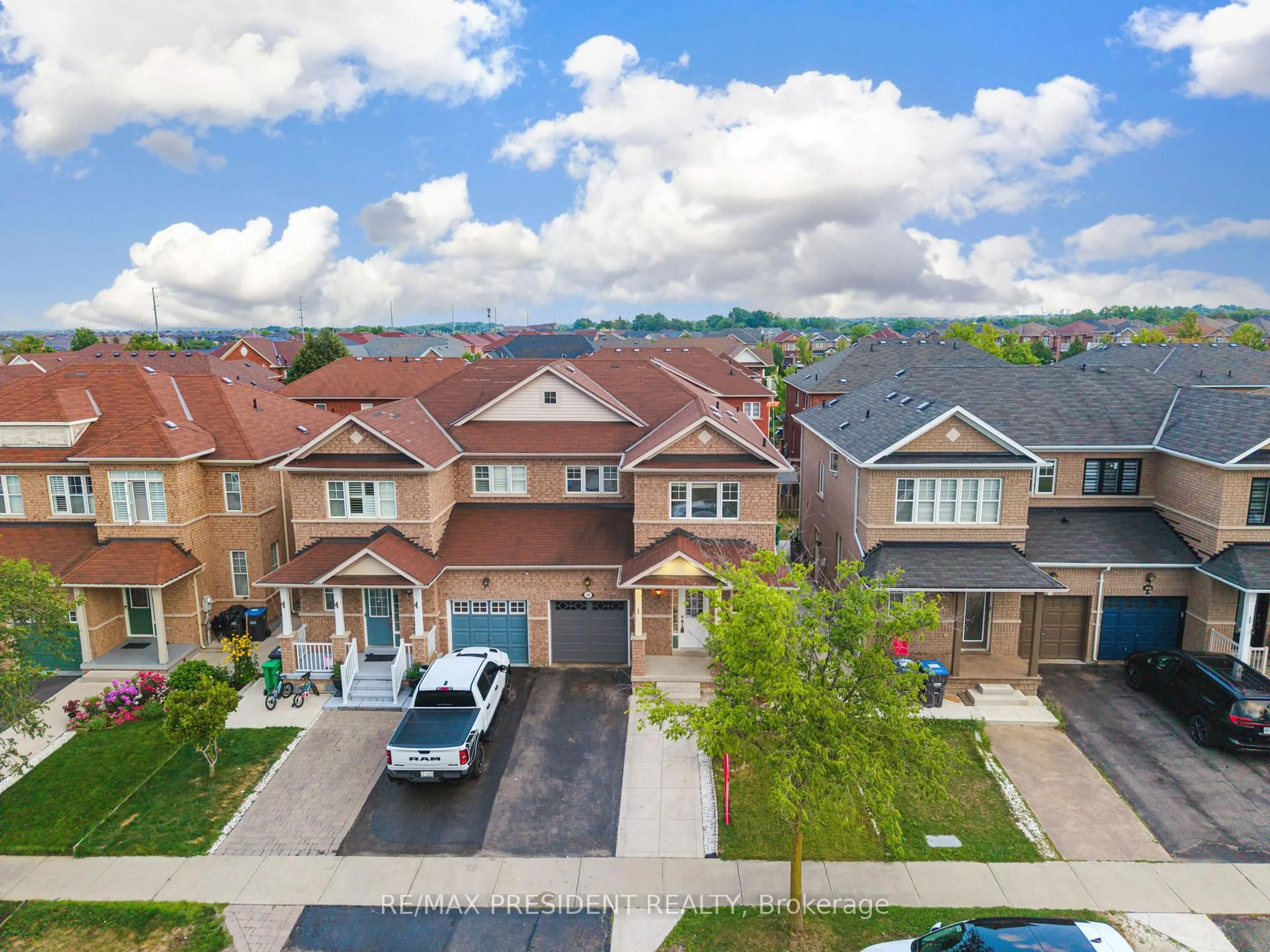A pic from outside/outdoor area/front of a property/back of a property/a pic from drone, street for 29 Prudhomme Dr, Brampton Ontario L6R 0G9