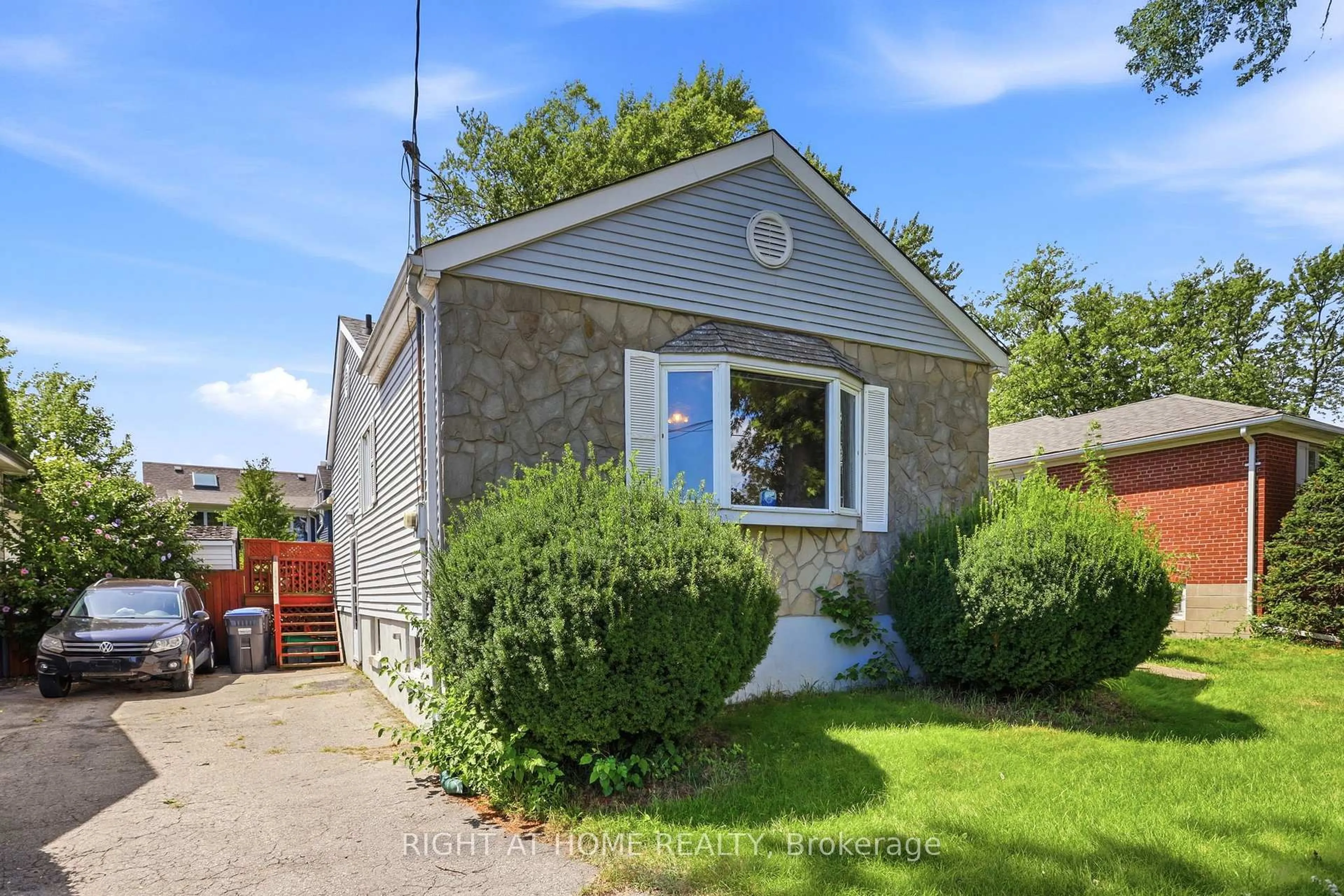 Shed for 1290 Strathy Ave, Mississauga Ontario L5E 2K8