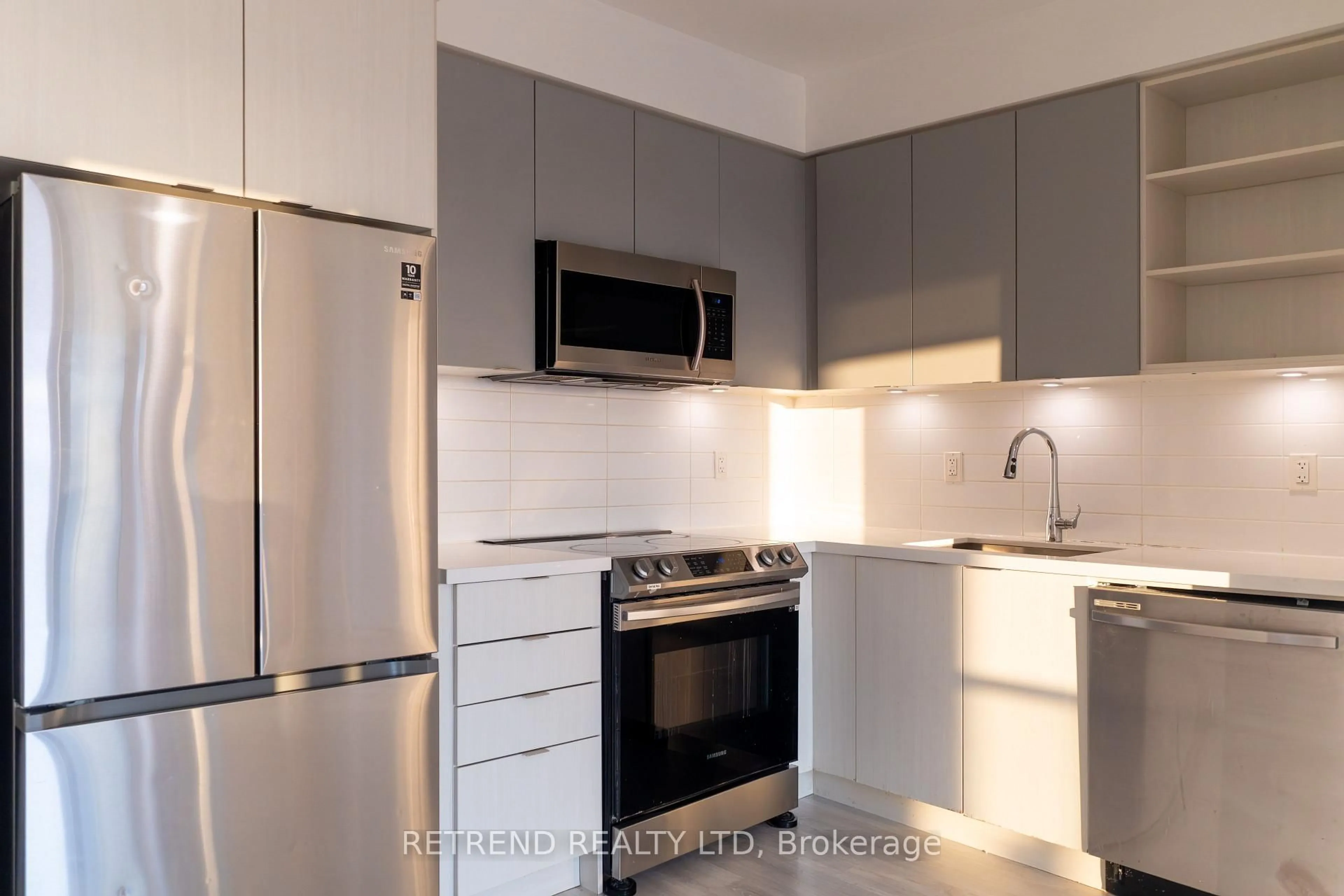 Standard kitchen, unknown for 4655 metcalfe Ave #501, Mississauga Ontario L5M 0Z7