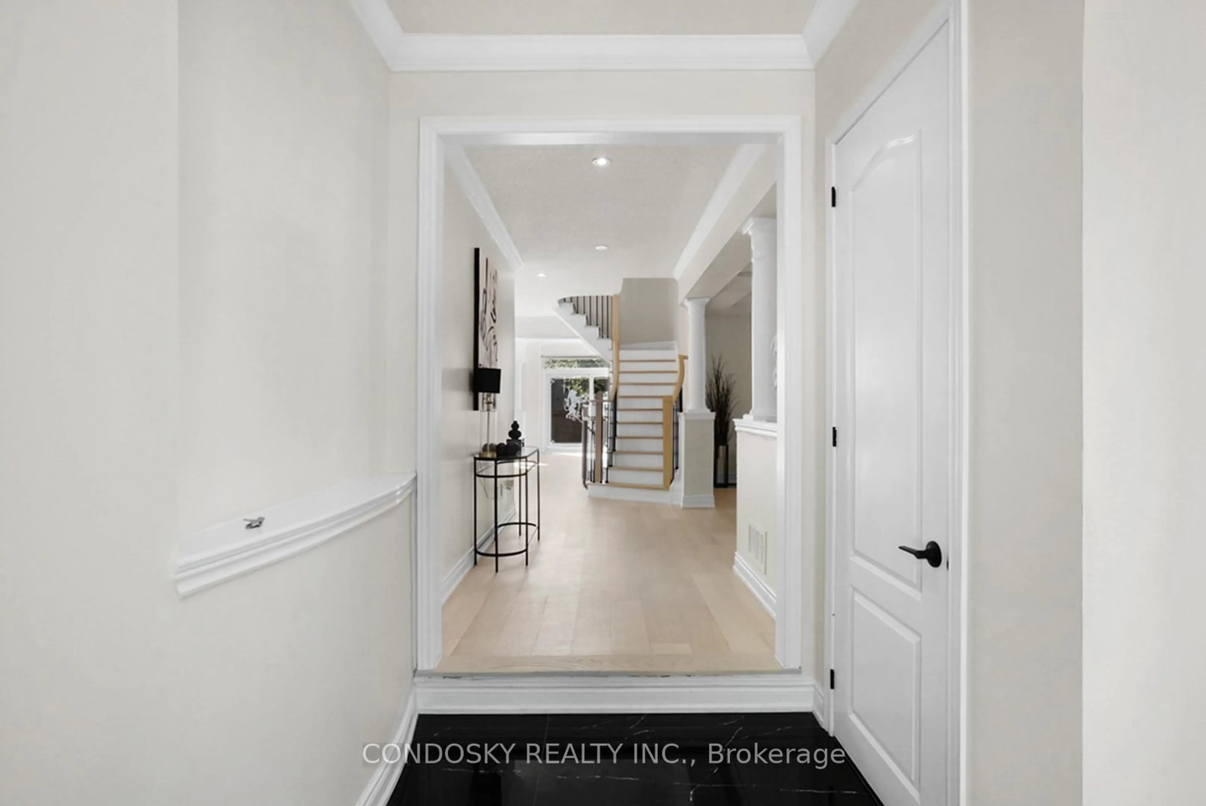 Indoor entryway for 3322 Fox Run Circ, Oakville Ontario L6L 6W4