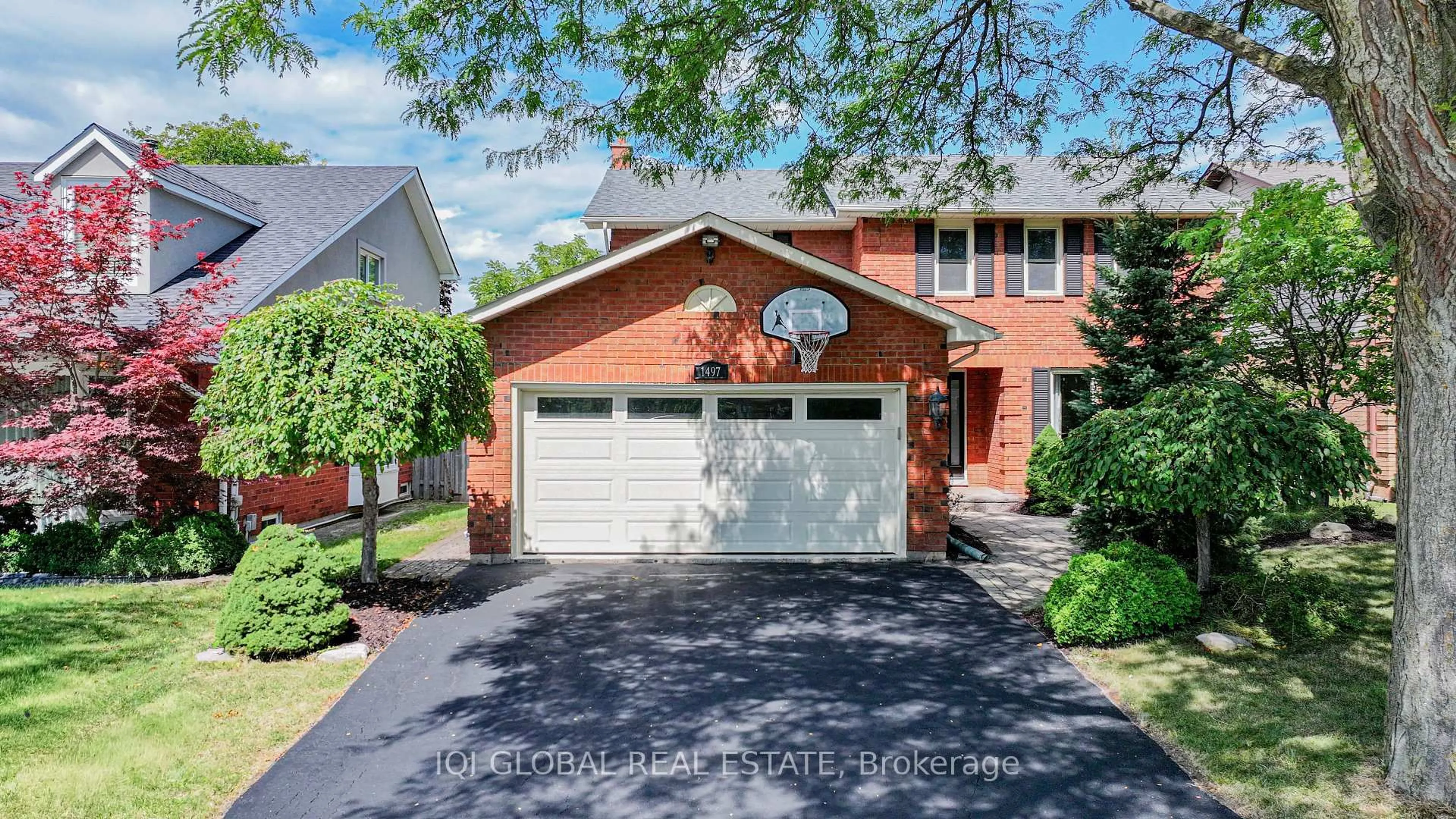 Home with brick exterior material, street for 1497 Greenbriar Dr, Oakville Ontario L6M 1Y9