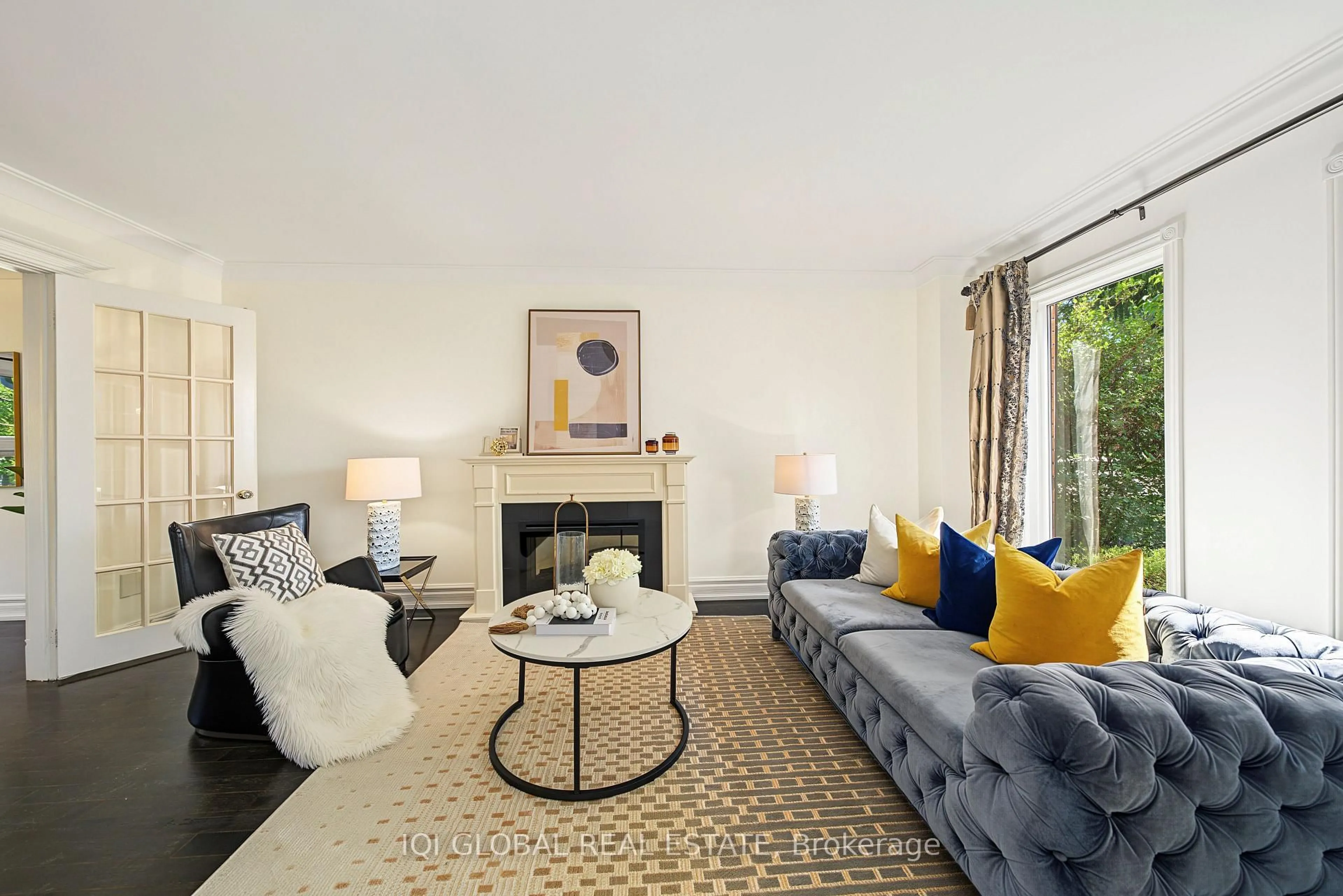 Living room with furniture, unknown for 1497 Greenbriar Dr, Oakville Ontario L6M 1Y9