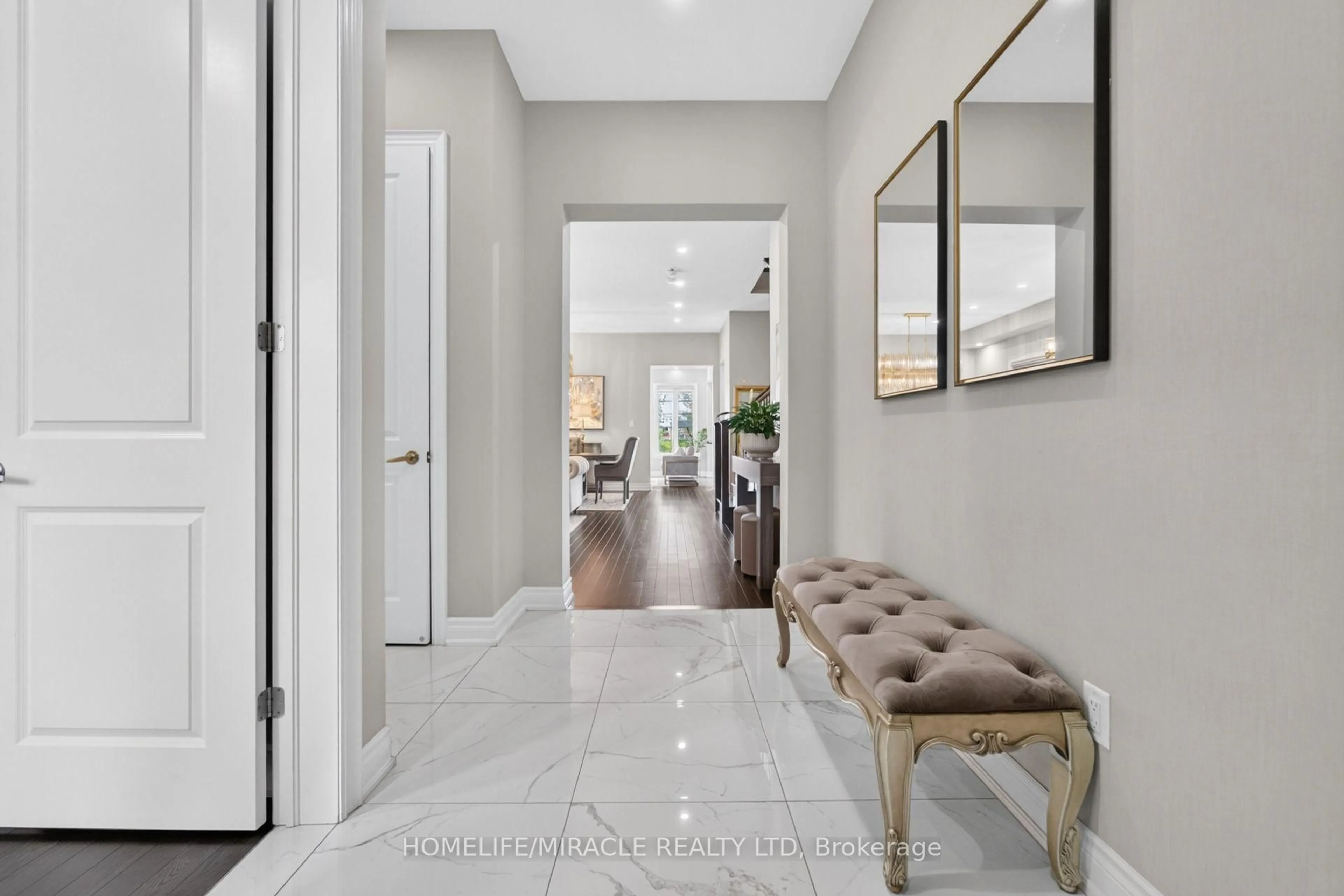 Indoor entryway for 1228 Raspberry Terr, Milton Ontario L9E 1N1