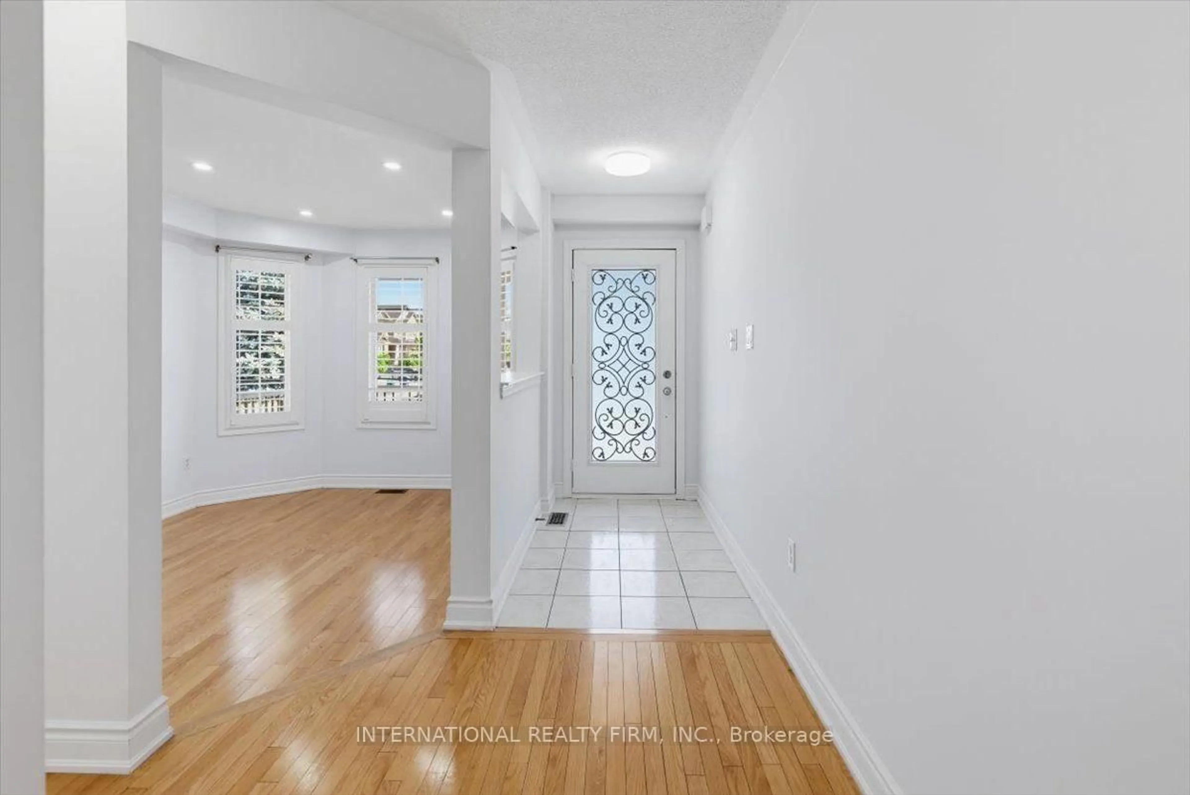 Indoor entryway for 26 Mauve Dr, Brampton Ontario L6P 2M8