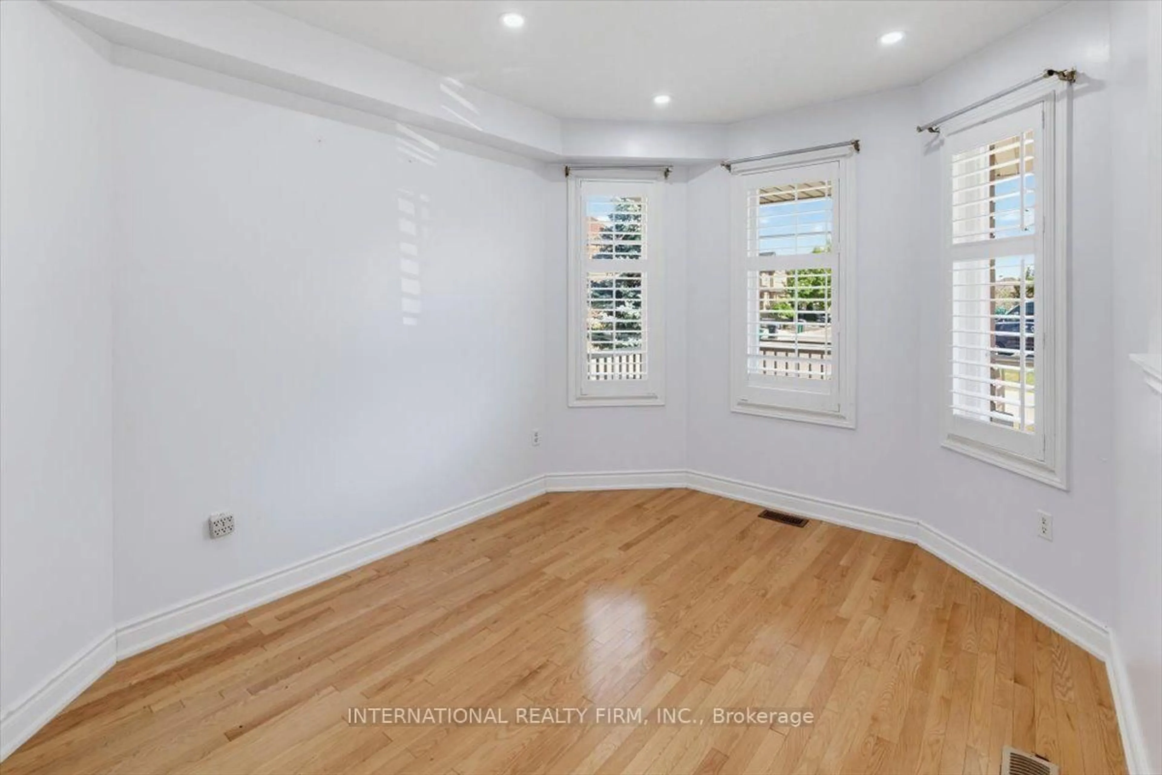 A pic of a room for 26 Mauve Dr, Brampton Ontario L6P 2M8