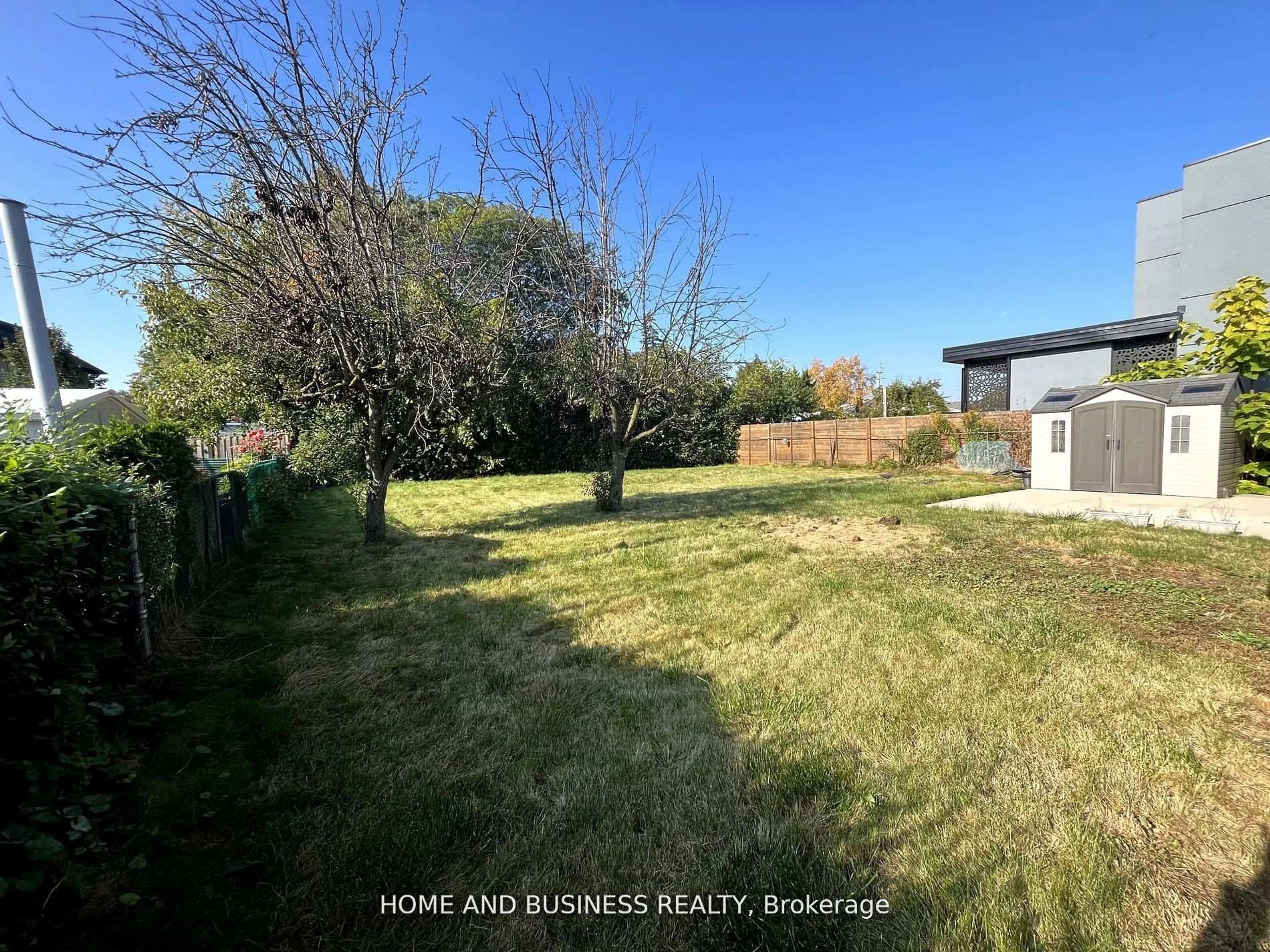 A pic from outside/outdoor area/front of a property/back of a property/a pic from drone, unknown for 376 Ashbury Rd, Oakville Ontario L6K 2M7