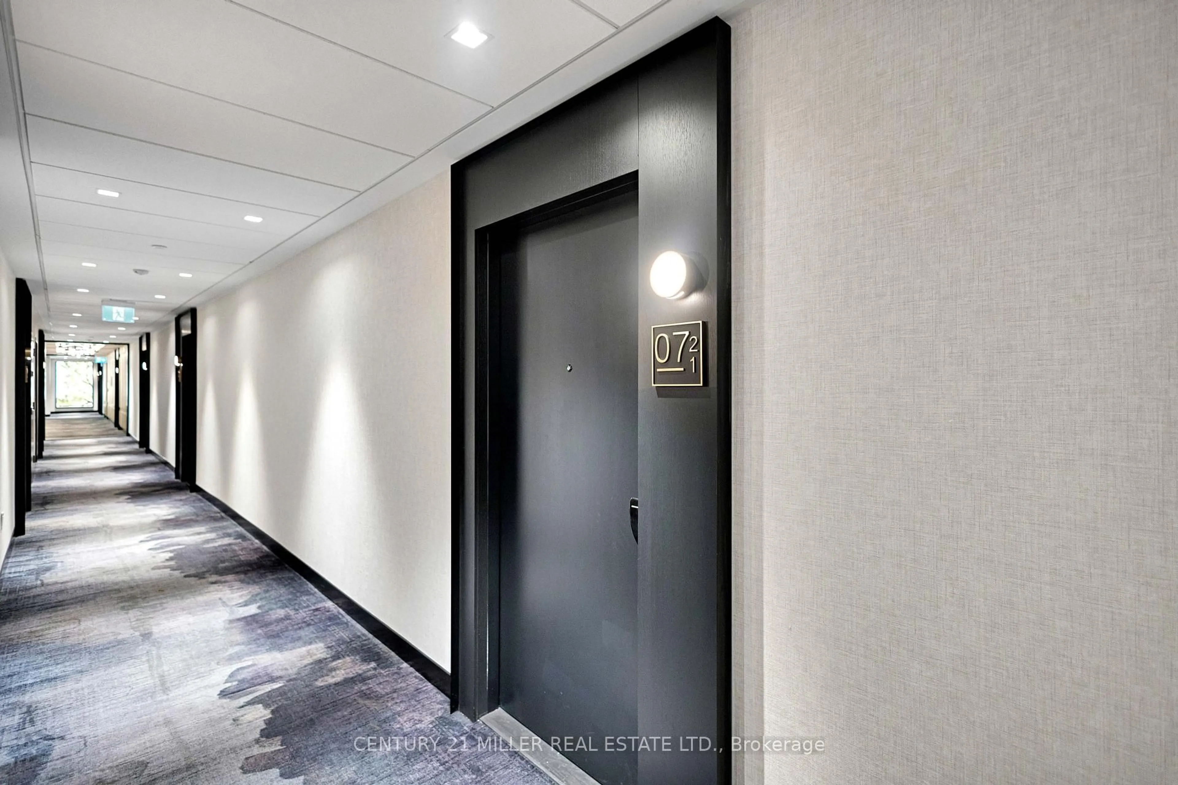 Indoor foyer for 3200 William Coltson Ave #721, Oakville Ontario L6H 7W6