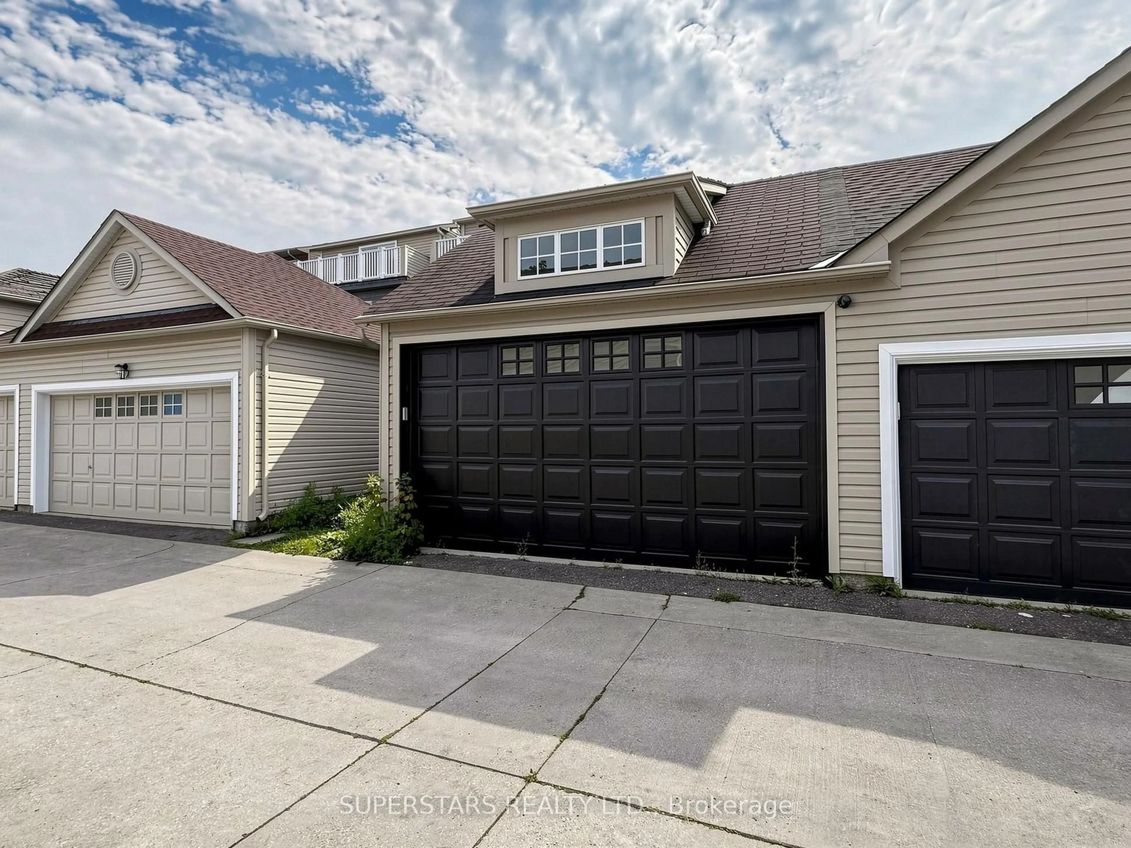 Indoor garage for 14 Bowsfield Rd, Toronto Ontario M3J 3R3